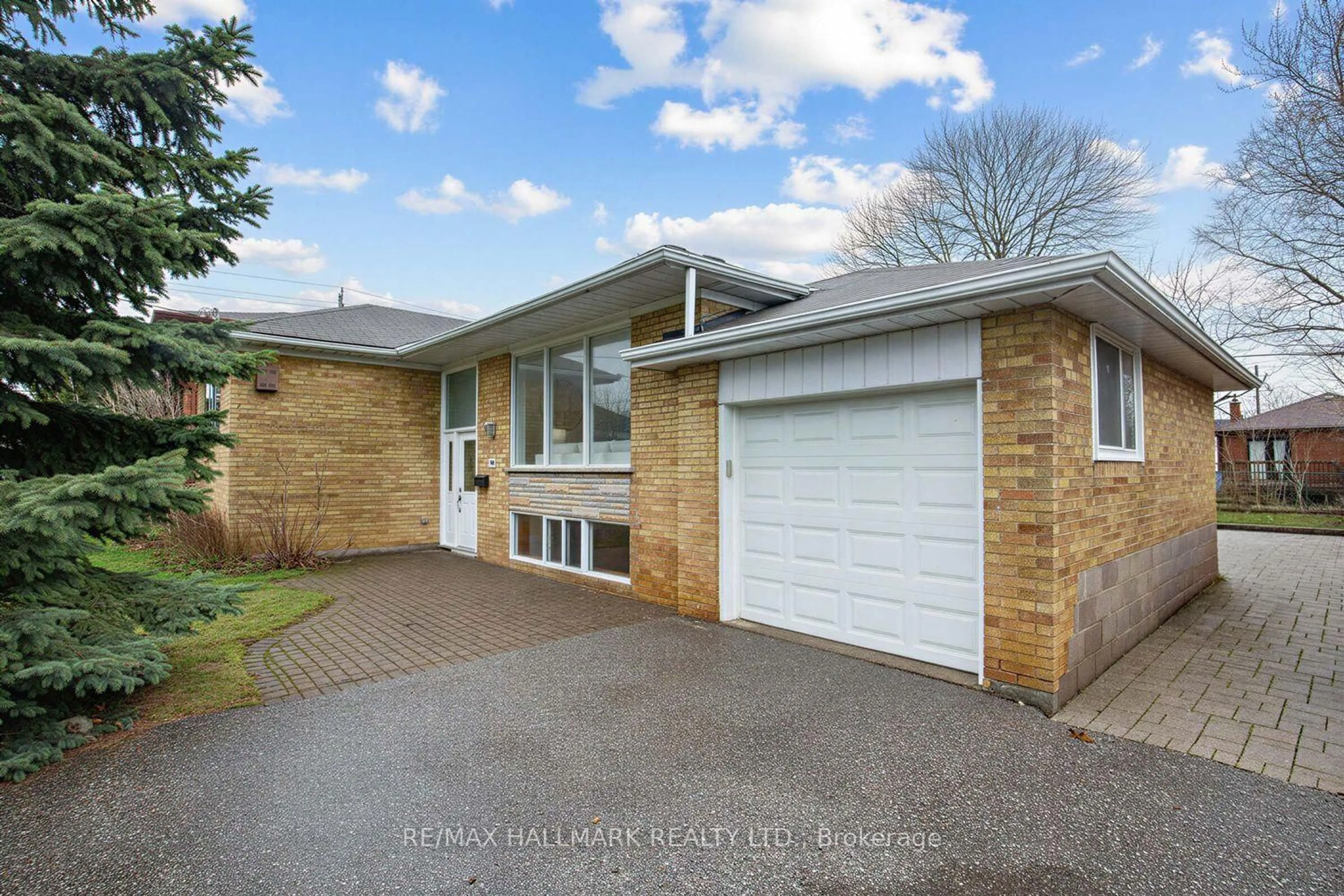 A pic from outside/outdoor area/front of a property/back of a property/a pic from drone, street for 144 Waterloo Ave, Toronto Ontario M3H 3Y8