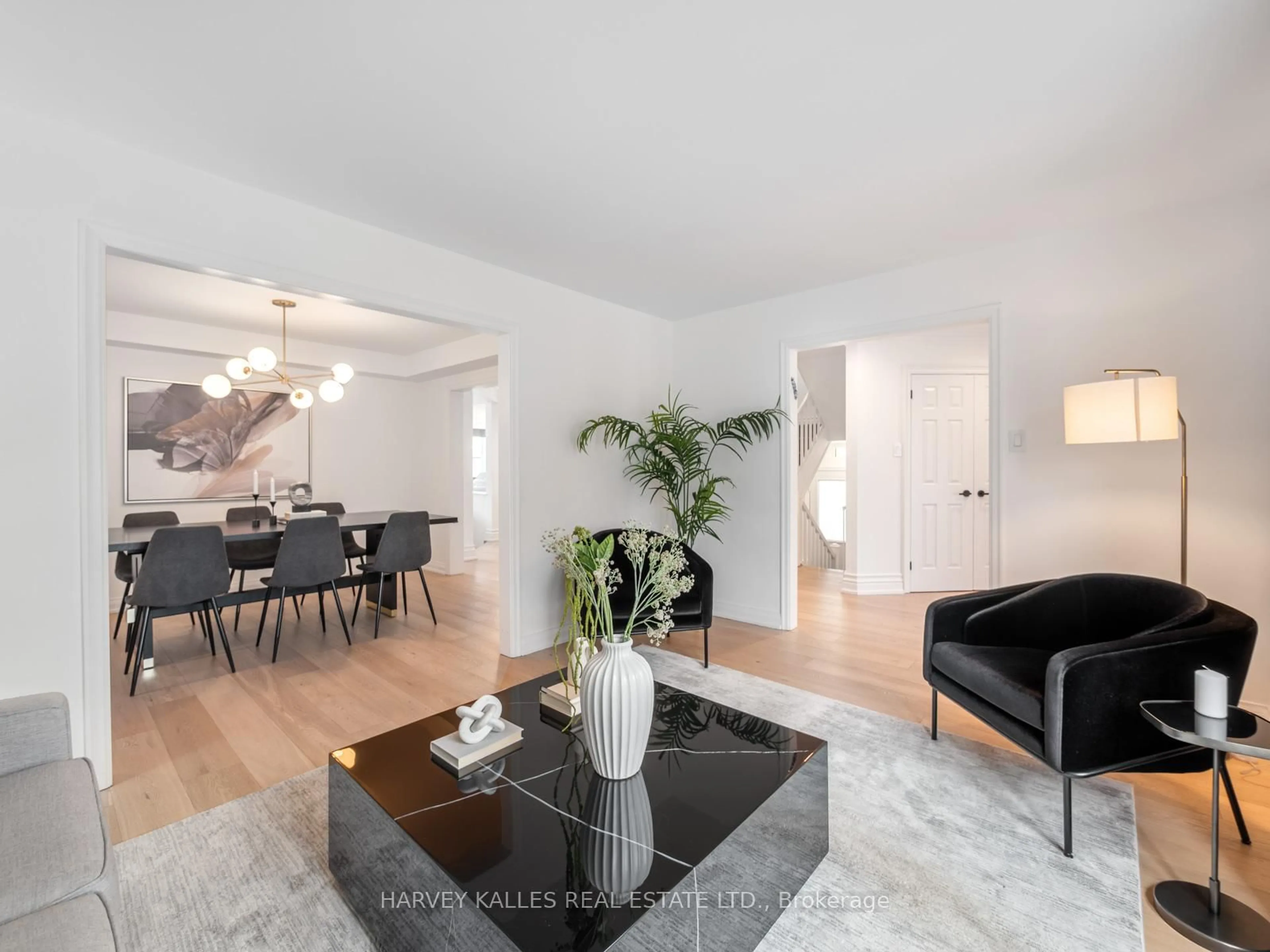 Living room with furniture, unknown for 431 Douglas Ave, Toronto Ontario M5M 1H3