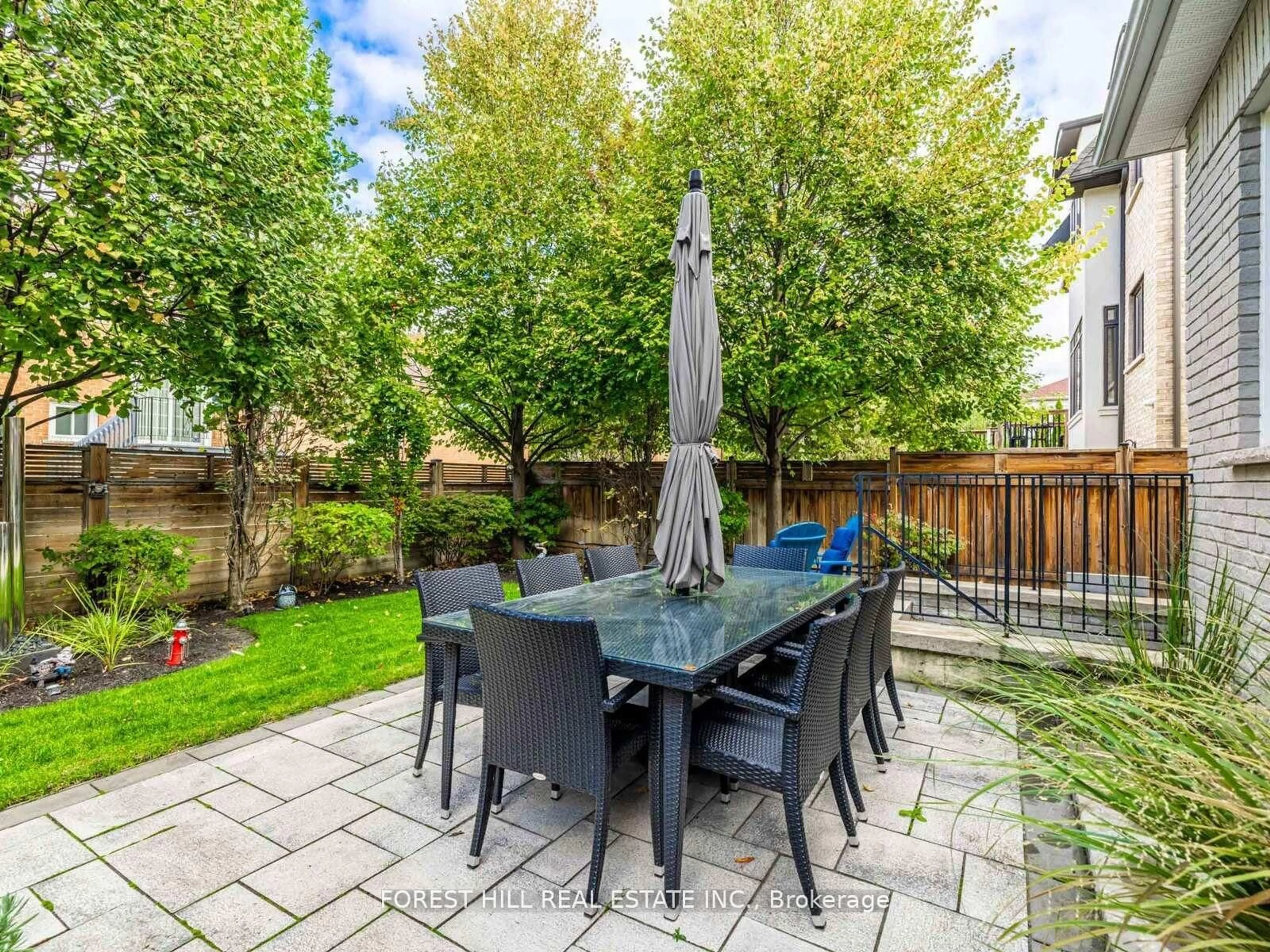 Patio, street for 16 Northwood Dr, Toronto Ontario M2M 2J8