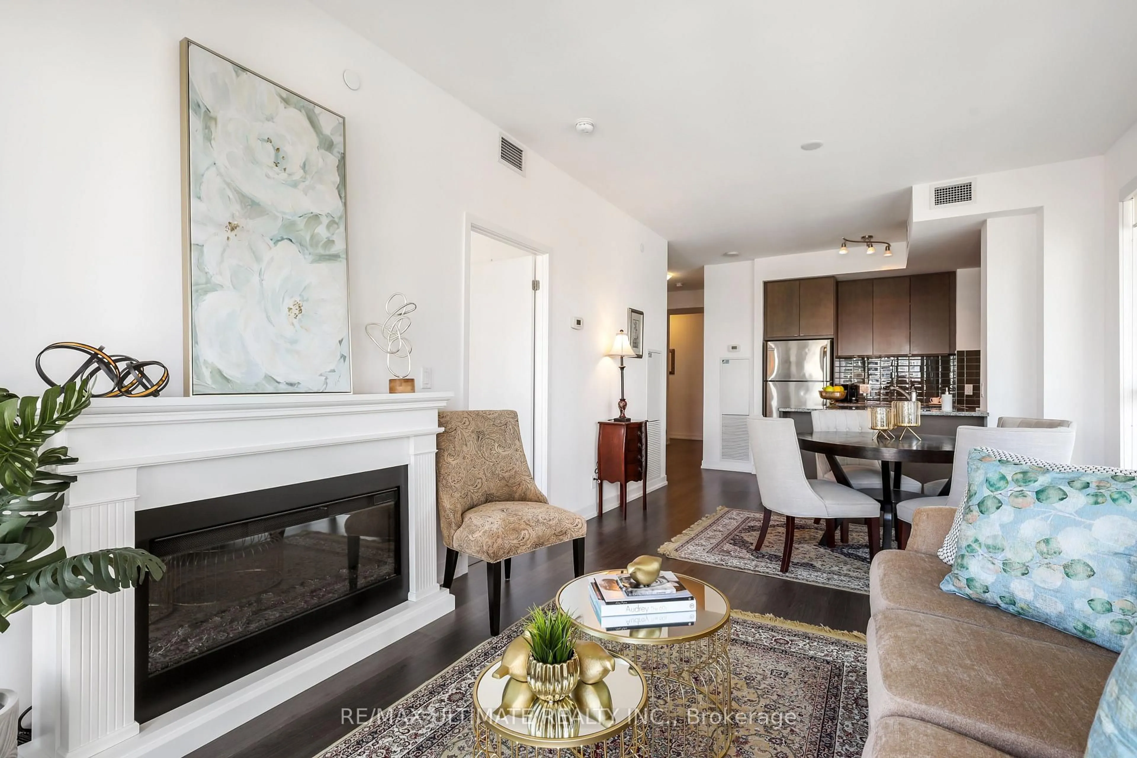 Living room with furniture, unknown for 98 Lillian St #1812, Toronto Ontario M4S 0A5