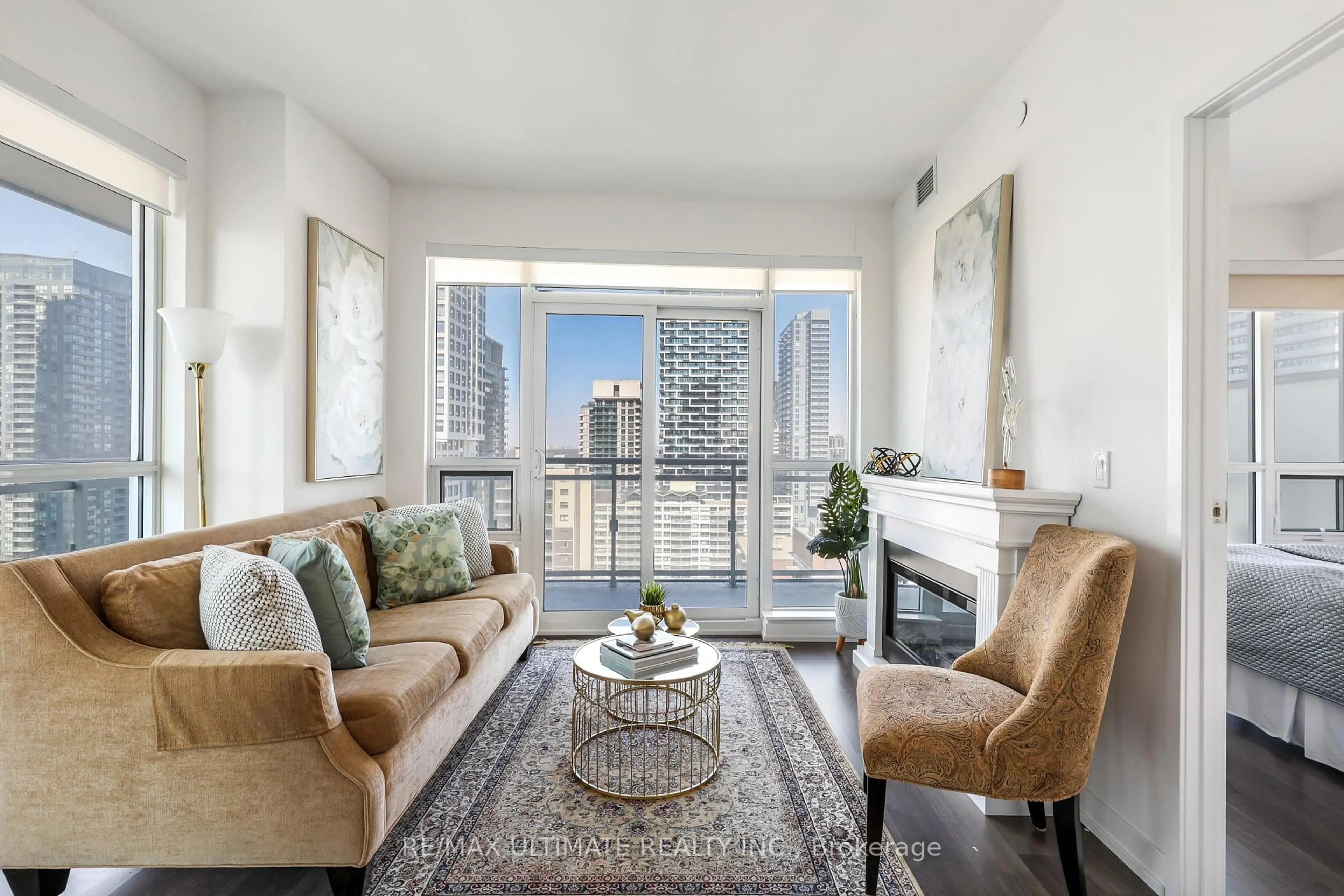 Living room with furniture, unknown for 98 Lillian St #1812, Toronto Ontario M4S 0A5