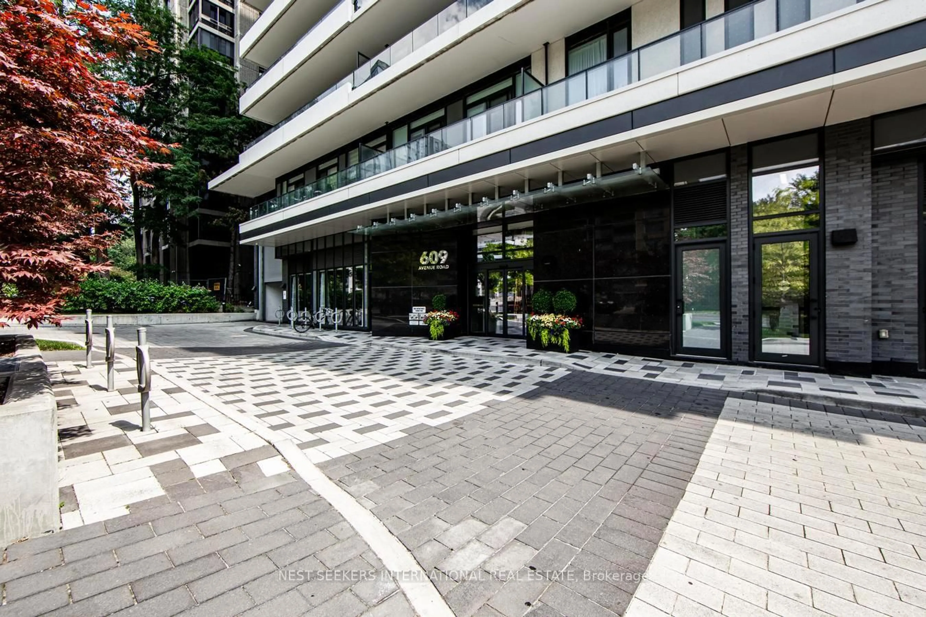 Patio, street for 609 Avenue Rd #1410, Toronto Ontario M4V 0B1