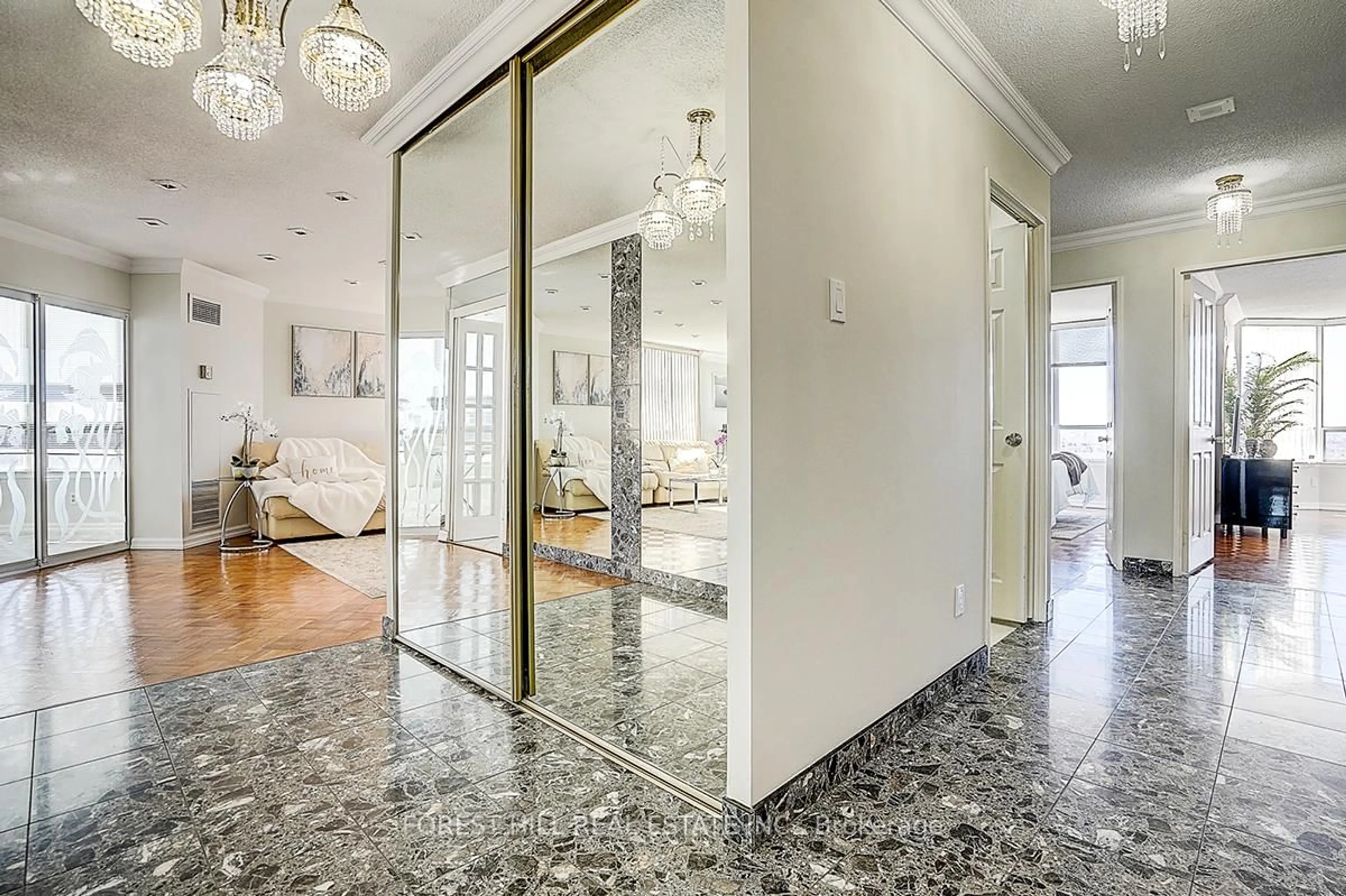 Indoor entryway for 1101 Steeles Ave #1811, Toronto Ontario M2R 3W5