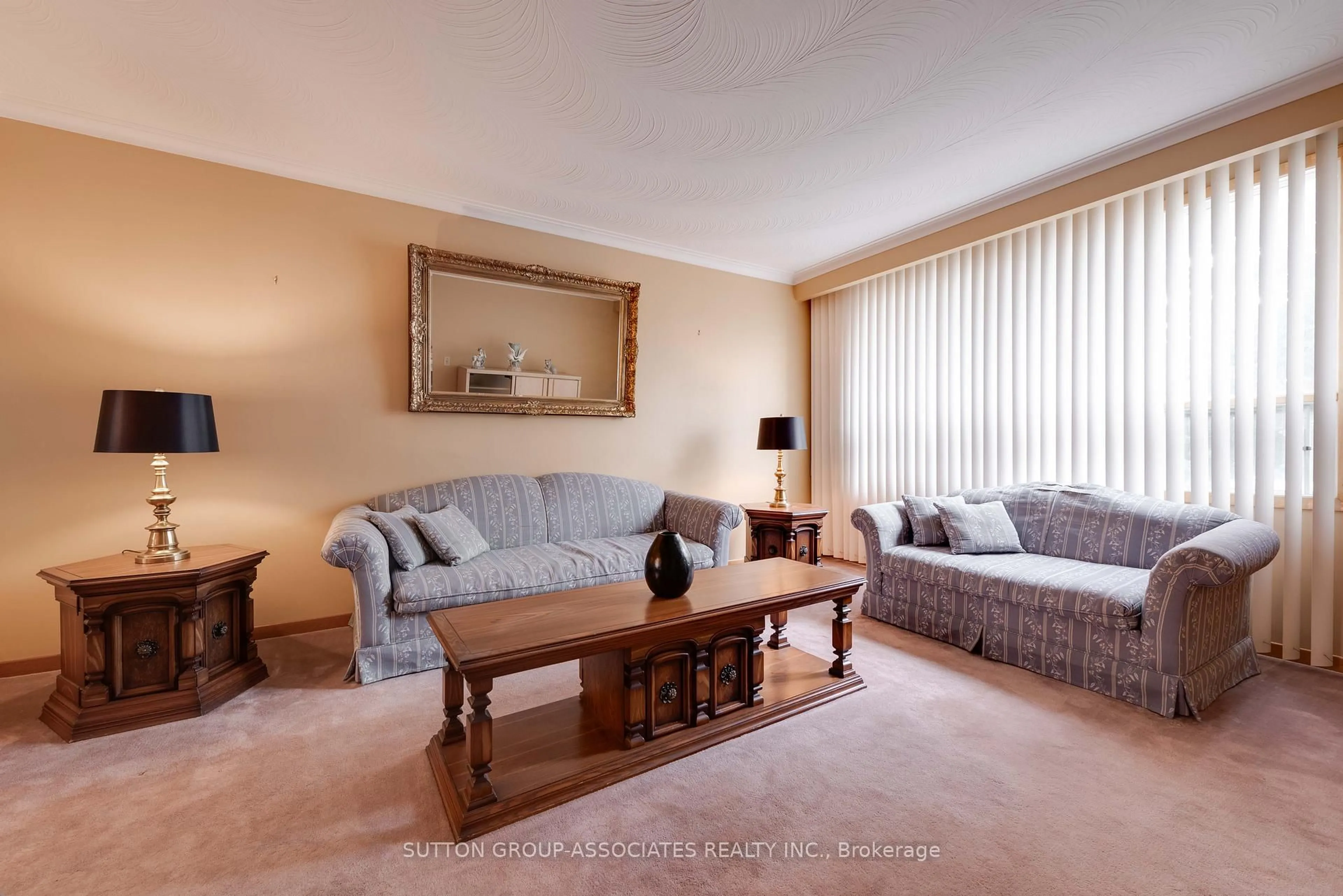 Living room with furniture, carpet floor for 299 Wychwood Ave, Toronto Ontario M6C 2T6