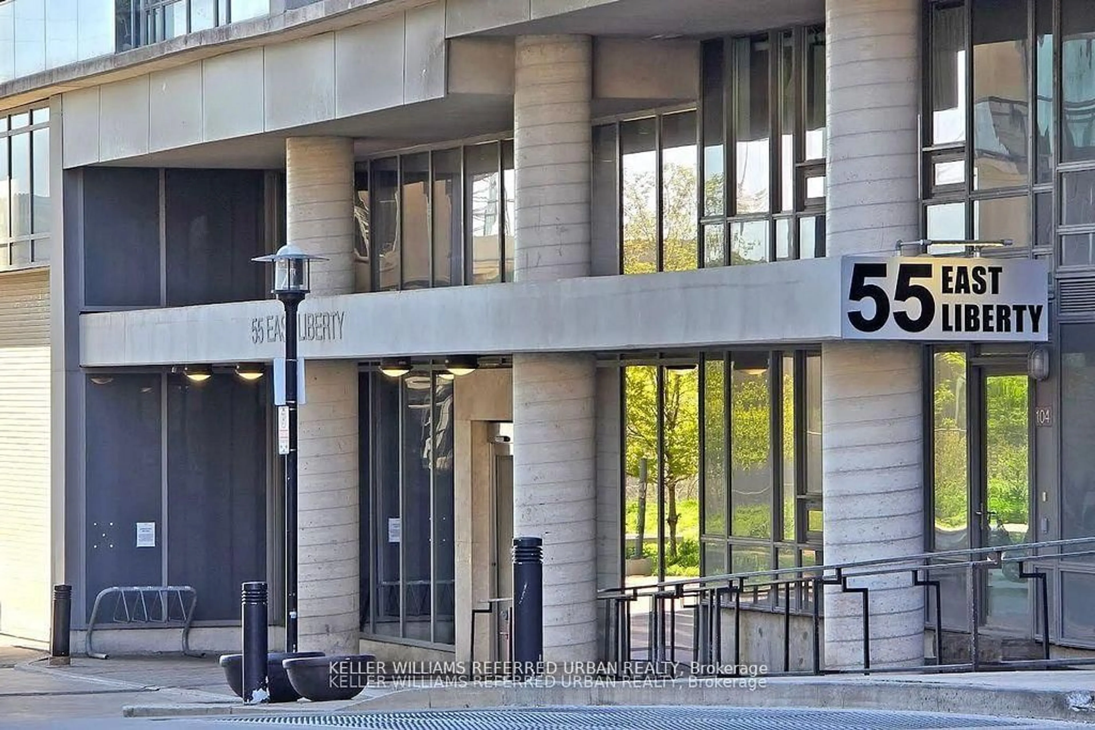 Indoor foyer for 55 East Liberty St #201, Toronto Ontario M6K 3P9