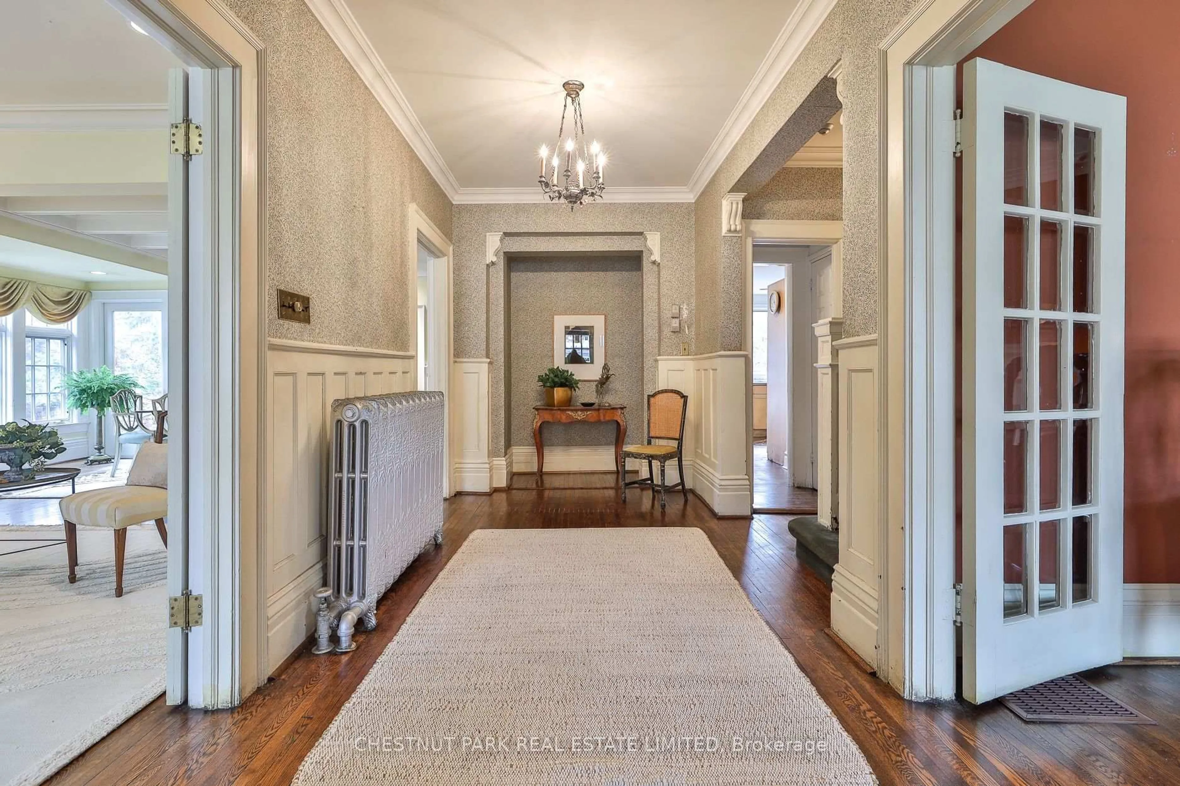 Indoor foyer for 127 Roxborough Dr, Toronto Ontario M4W 1X5