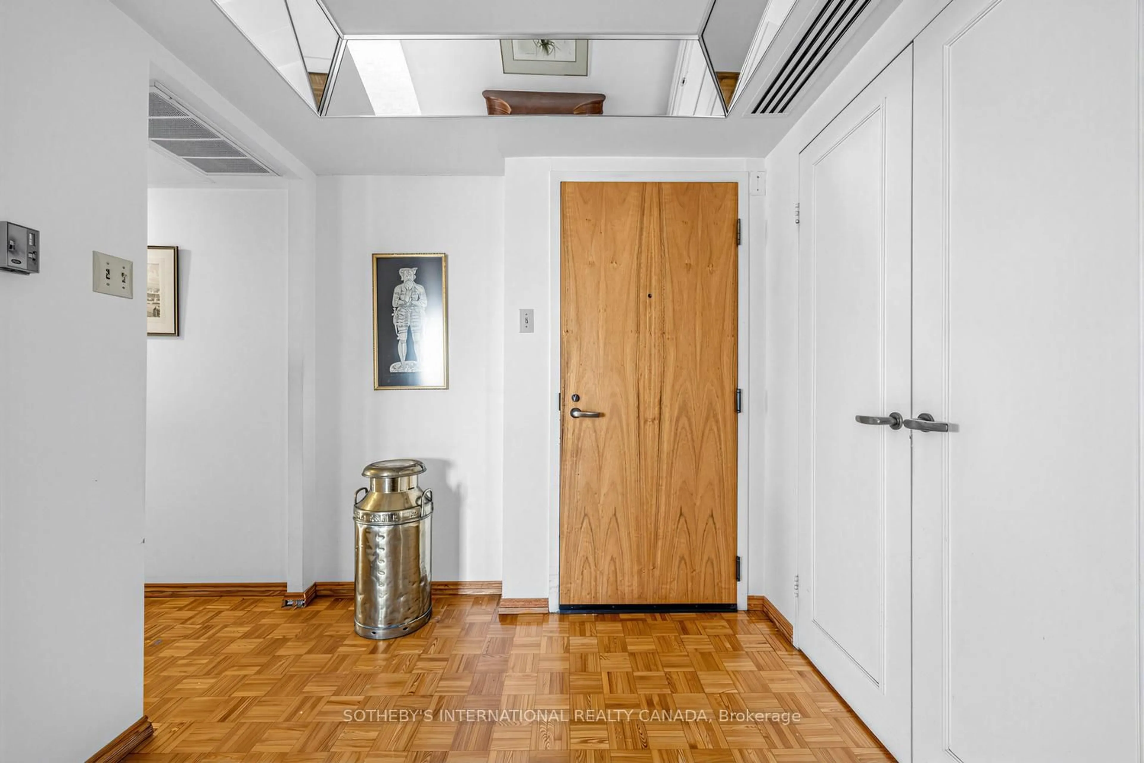 Indoor foyer for 61 St Clair Ave #1002, Toronto Ontario M4V 2Y8