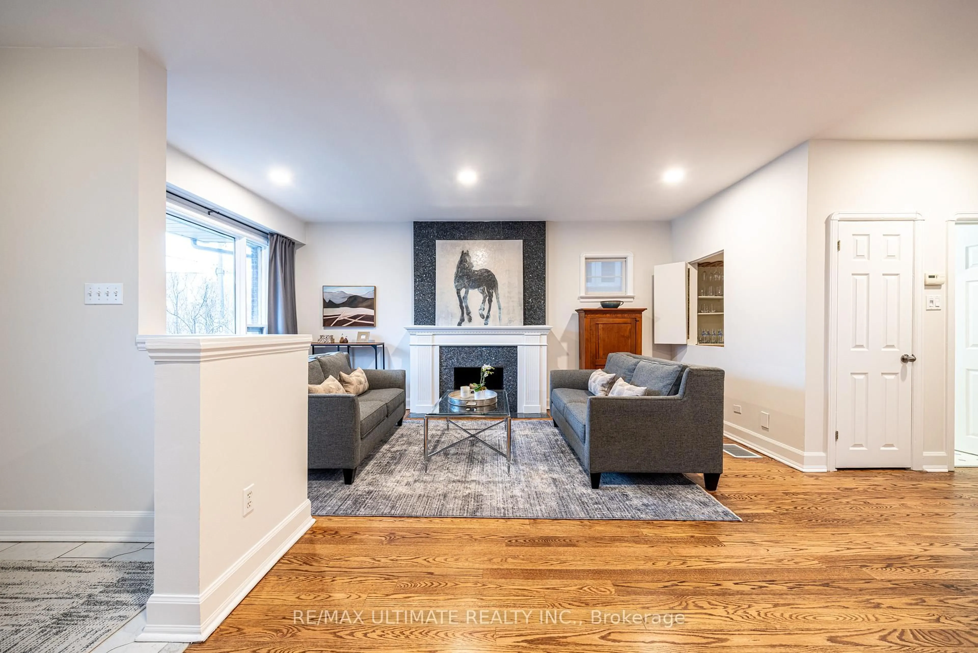 Living room with furniture, unknown for 156 Glenvale Blvd, Toronto Ontario M4G 2W3