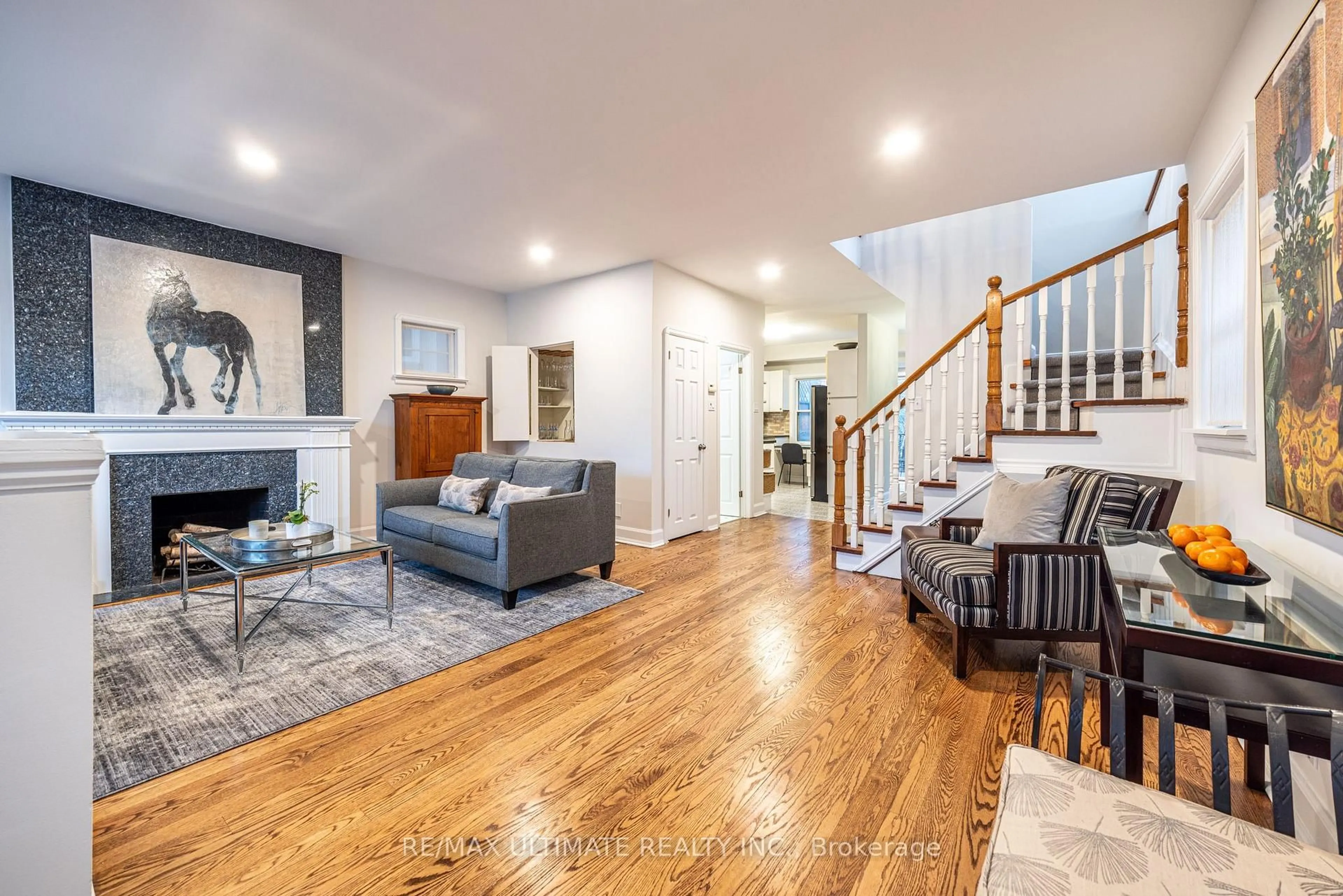 Living room with furniture, unknown for 156 Glenvale Blvd, Toronto Ontario M4G 2W3