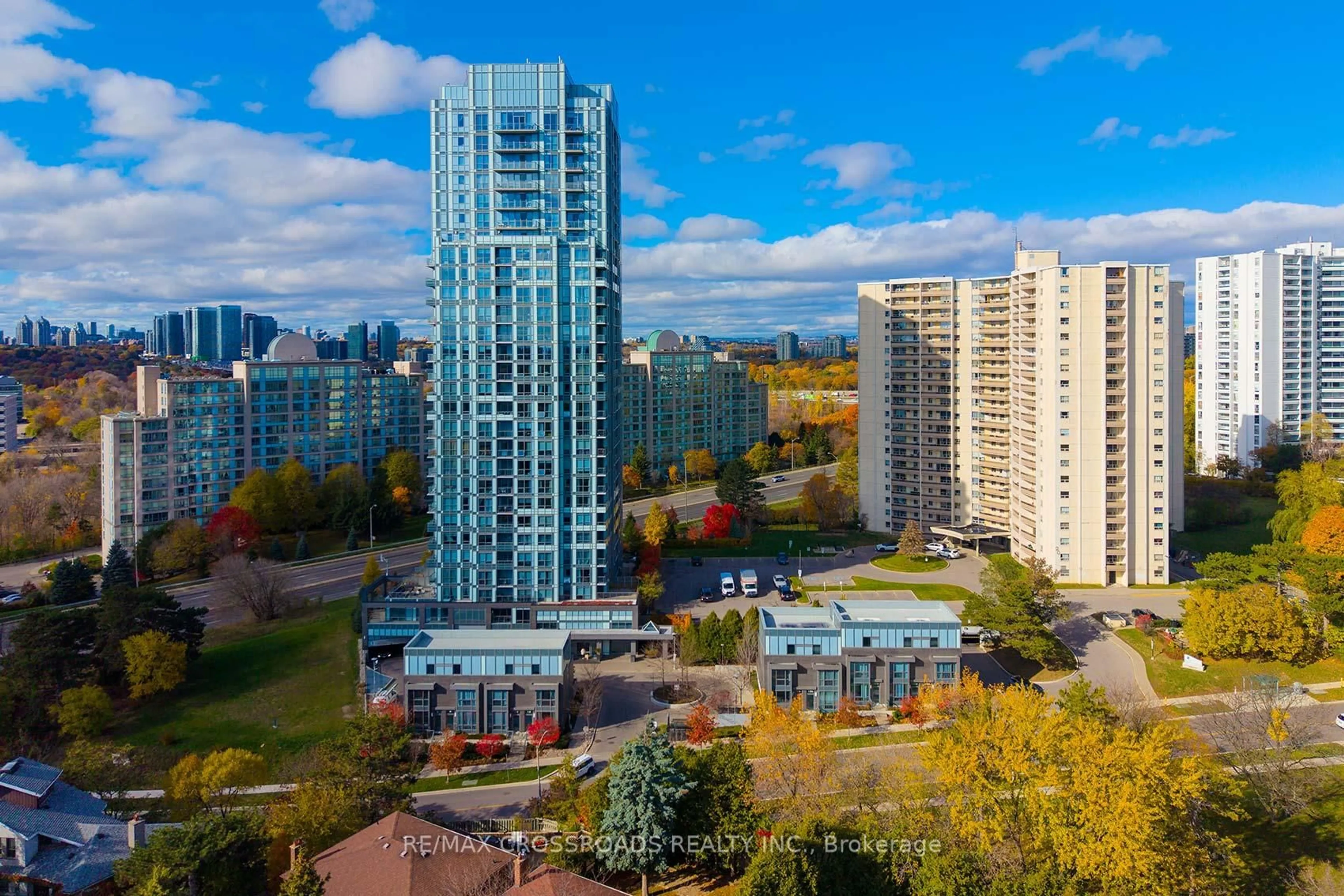 A pic from outside/outdoor area/front of a property/back of a property/a pic from drone, city buildings view from balcony for 18 Graydon Hall Dr #601, Toronto Ontario M3A 0A4