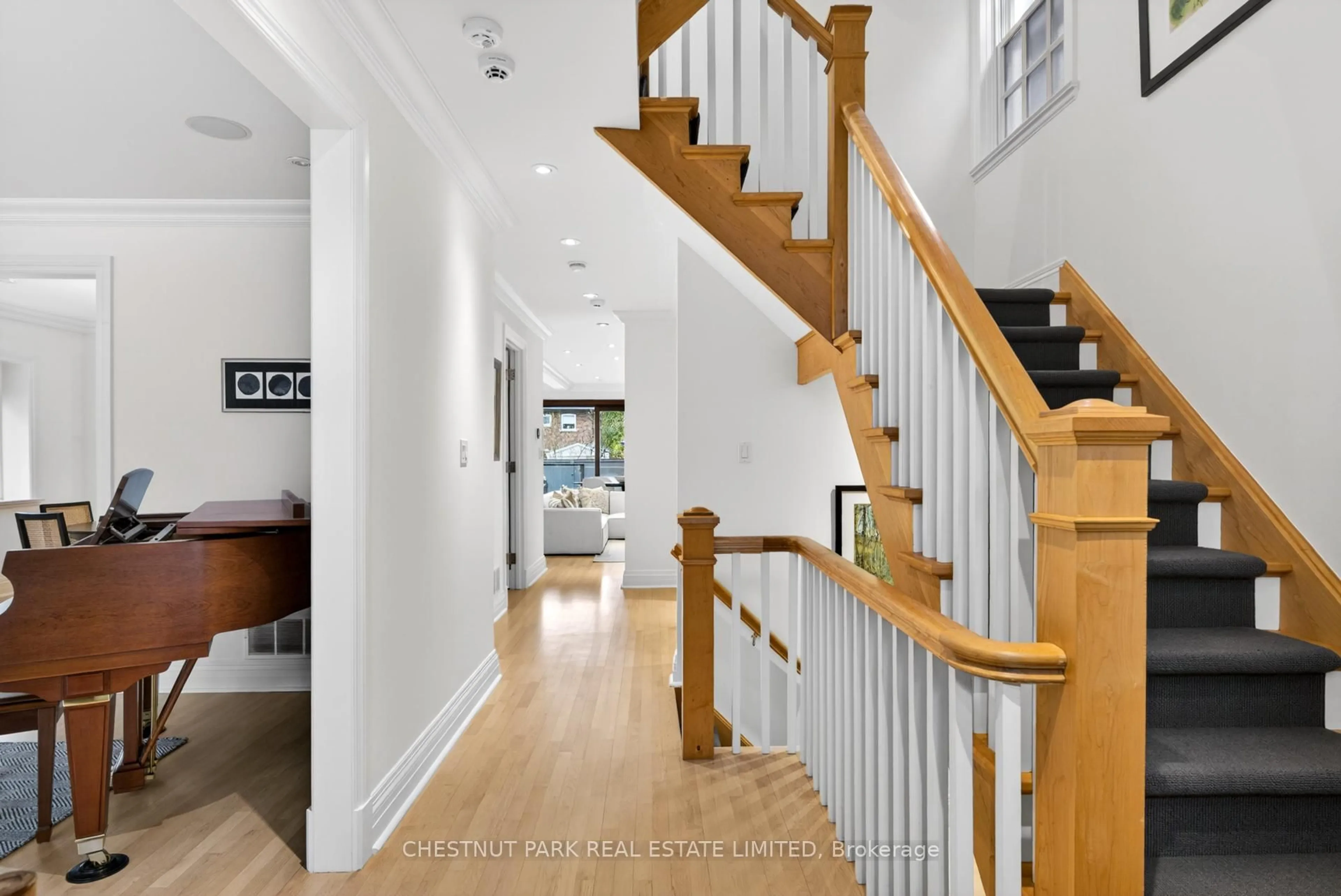 Unknown for 10 Harper Ave, Toronto Ontario M4T 2K9