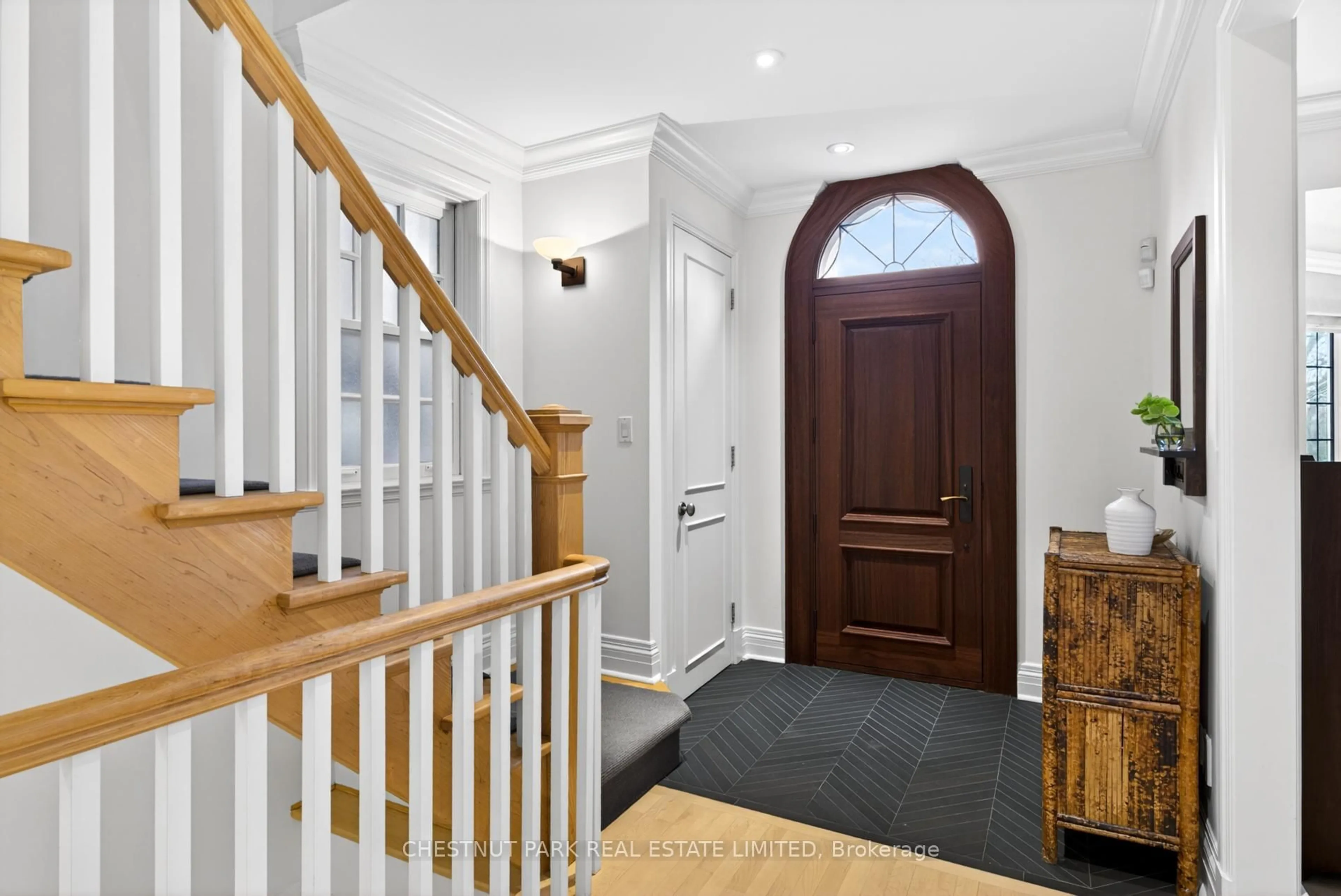 Indoor entryway for 10 Harper Ave, Toronto Ontario M4T 2K9