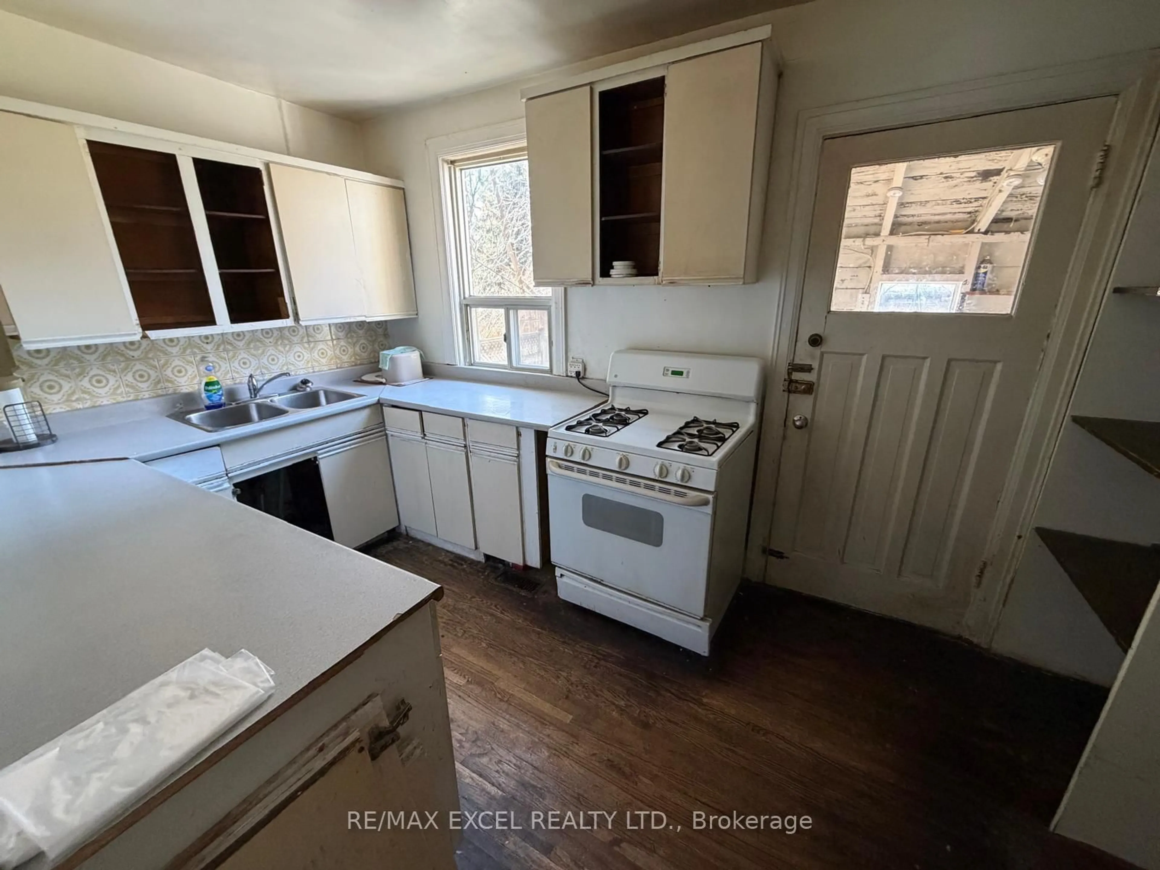 Standard kitchen, unknown for 74 Banff Rd, Toronto Ontario M4S 2V5