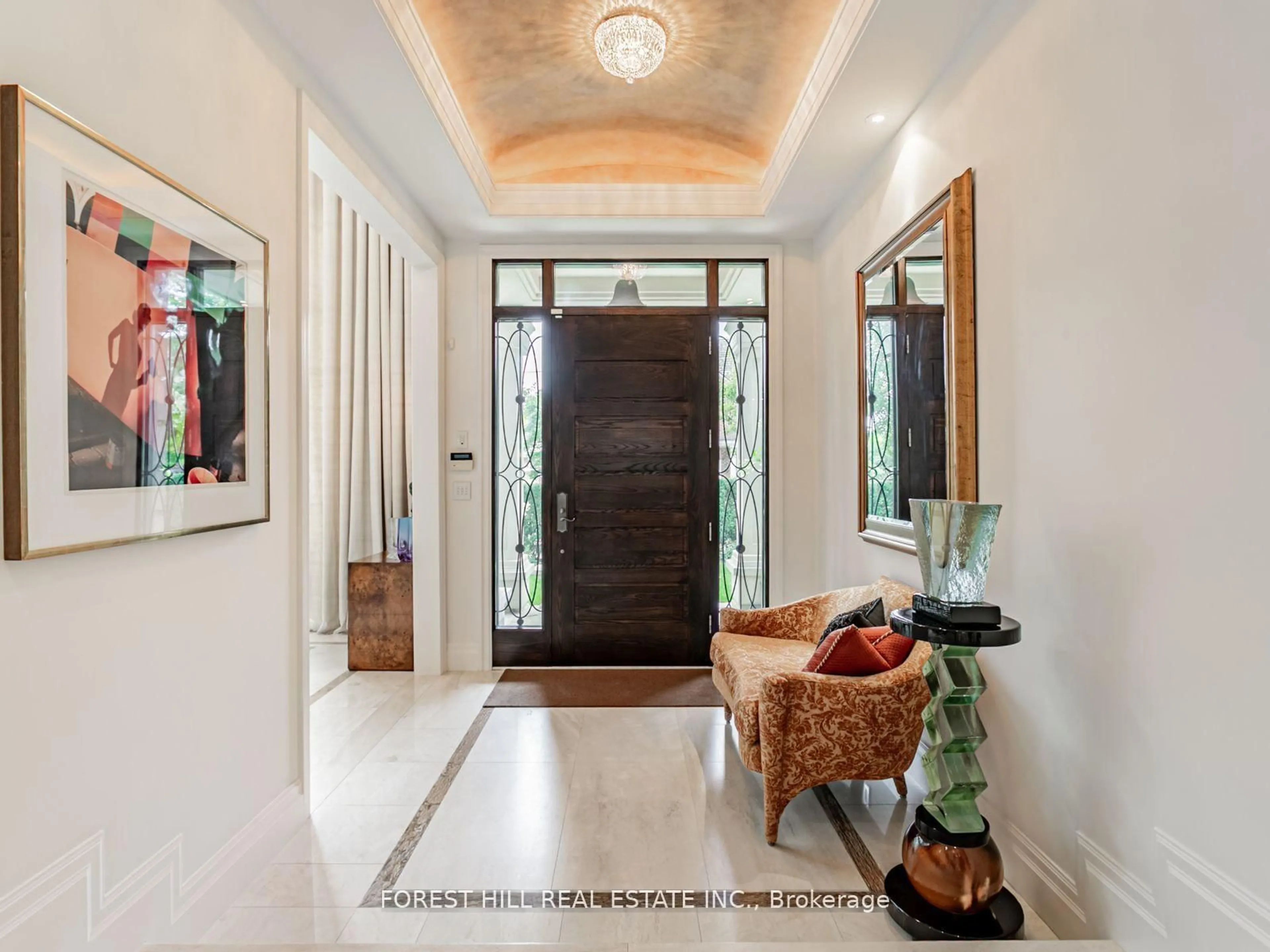 Indoor entryway for 7 Cedarwood Ave, Toronto Ontario M2L 1L7
