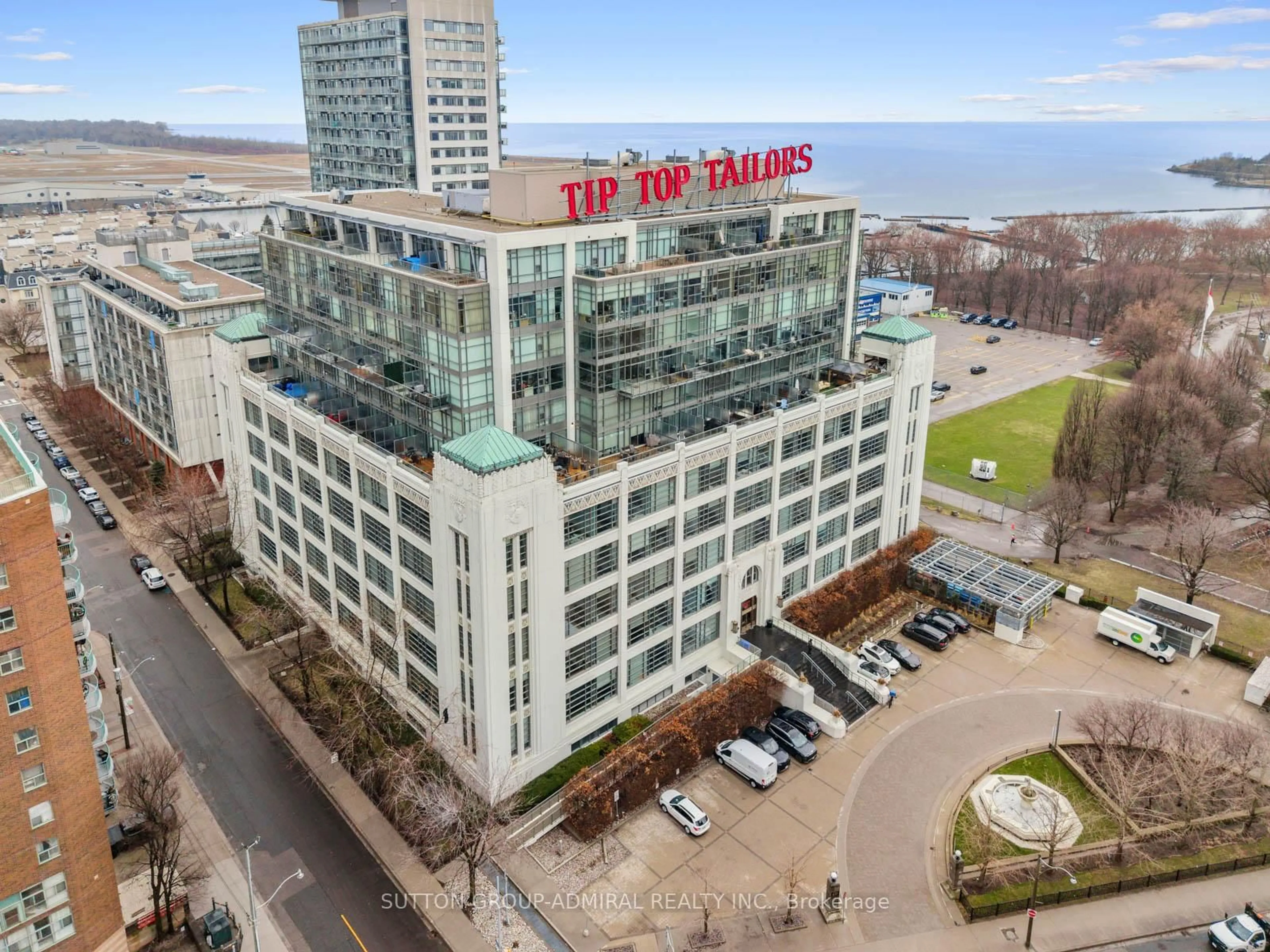 A pic from outside/outdoor area/front of a property/back of a property/a pic from drone, city buildings view from balcony for 637 Lake Shore Blvd #434, Toronto Ontario M5V 3J6