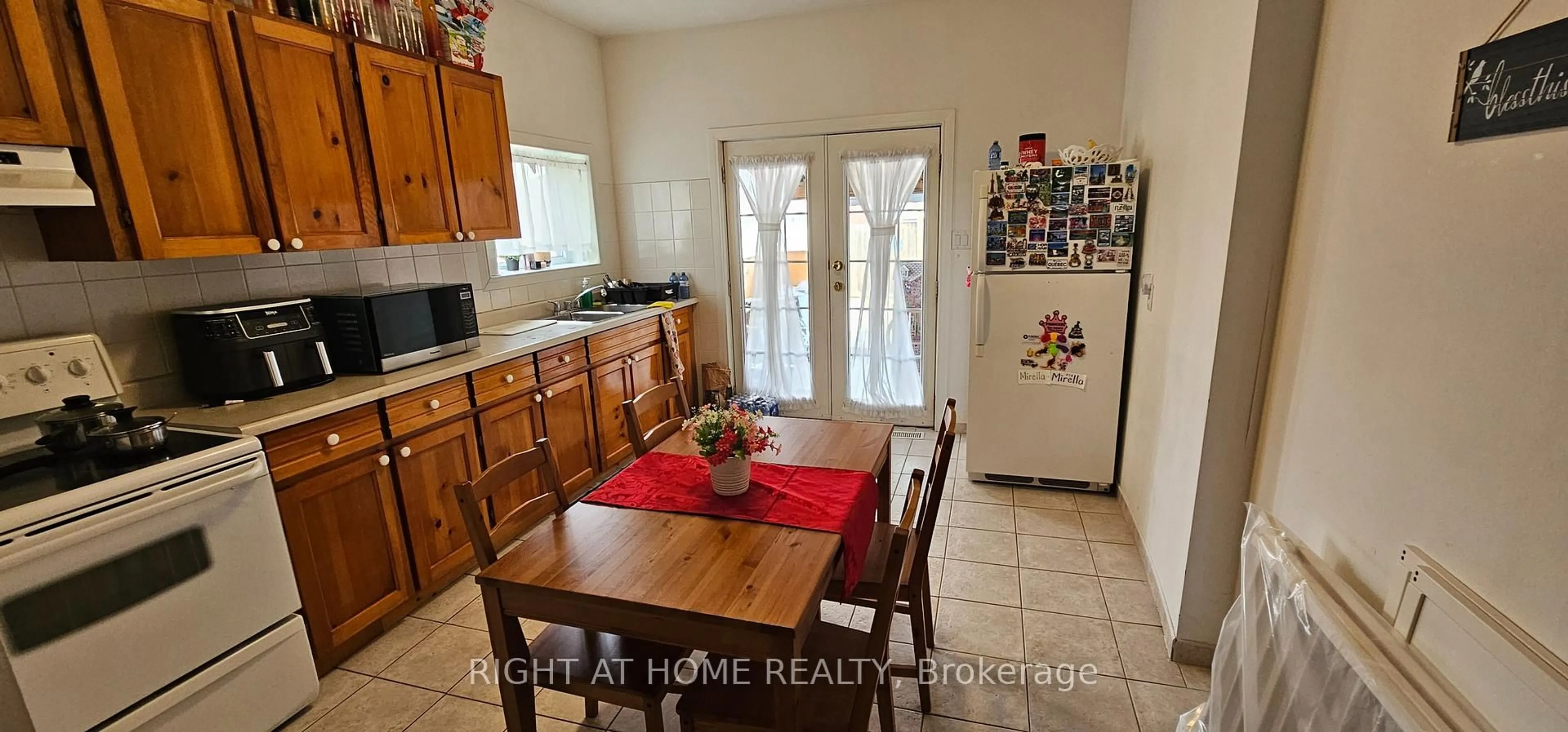 Unknown for 61 Margueretta St, Toronto Ontario M6H 3S4