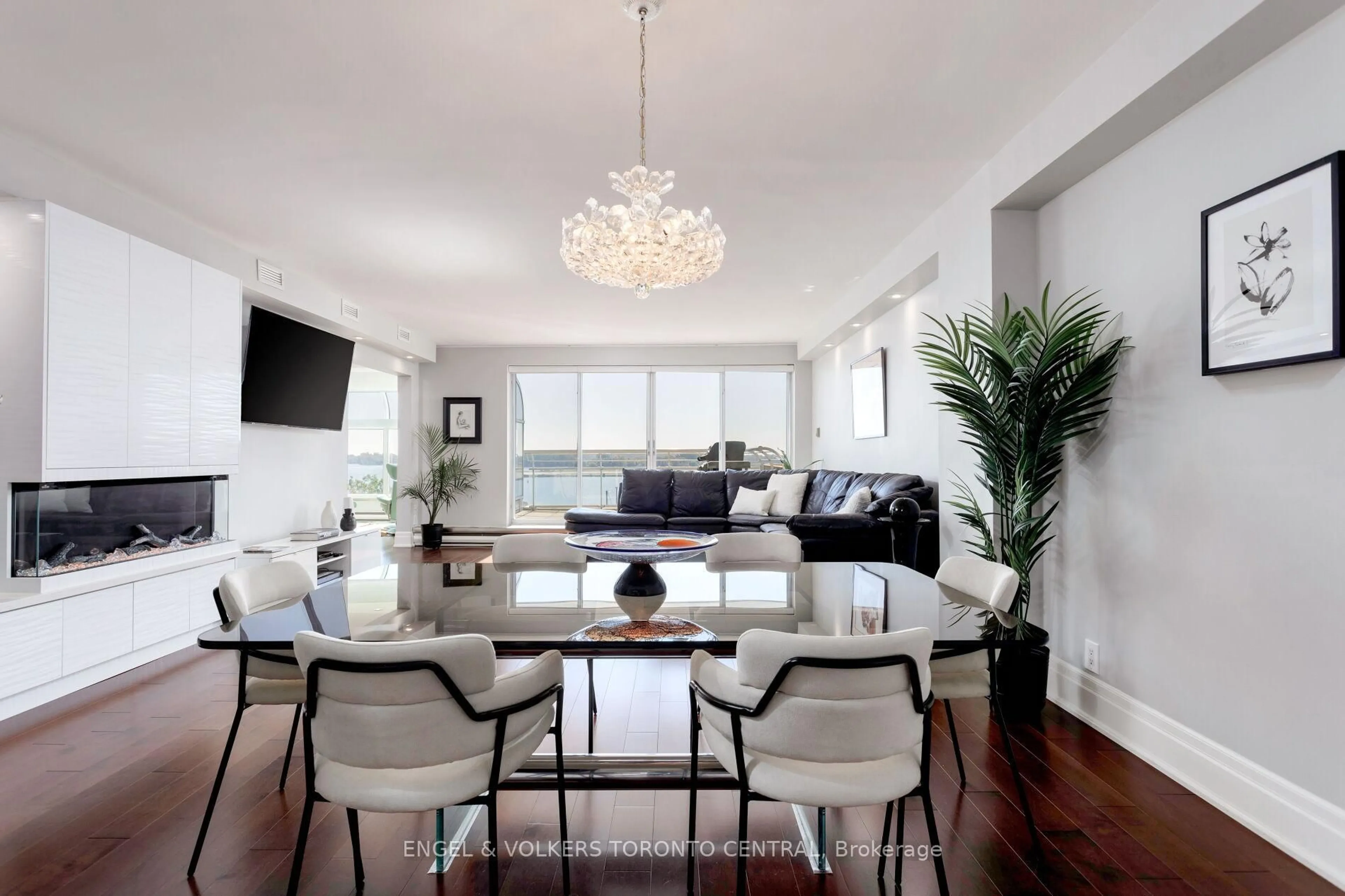 Living room with furniture, unknown for 460 Queens Quay Way #803E, Toronto Ontario M5V 2Y5