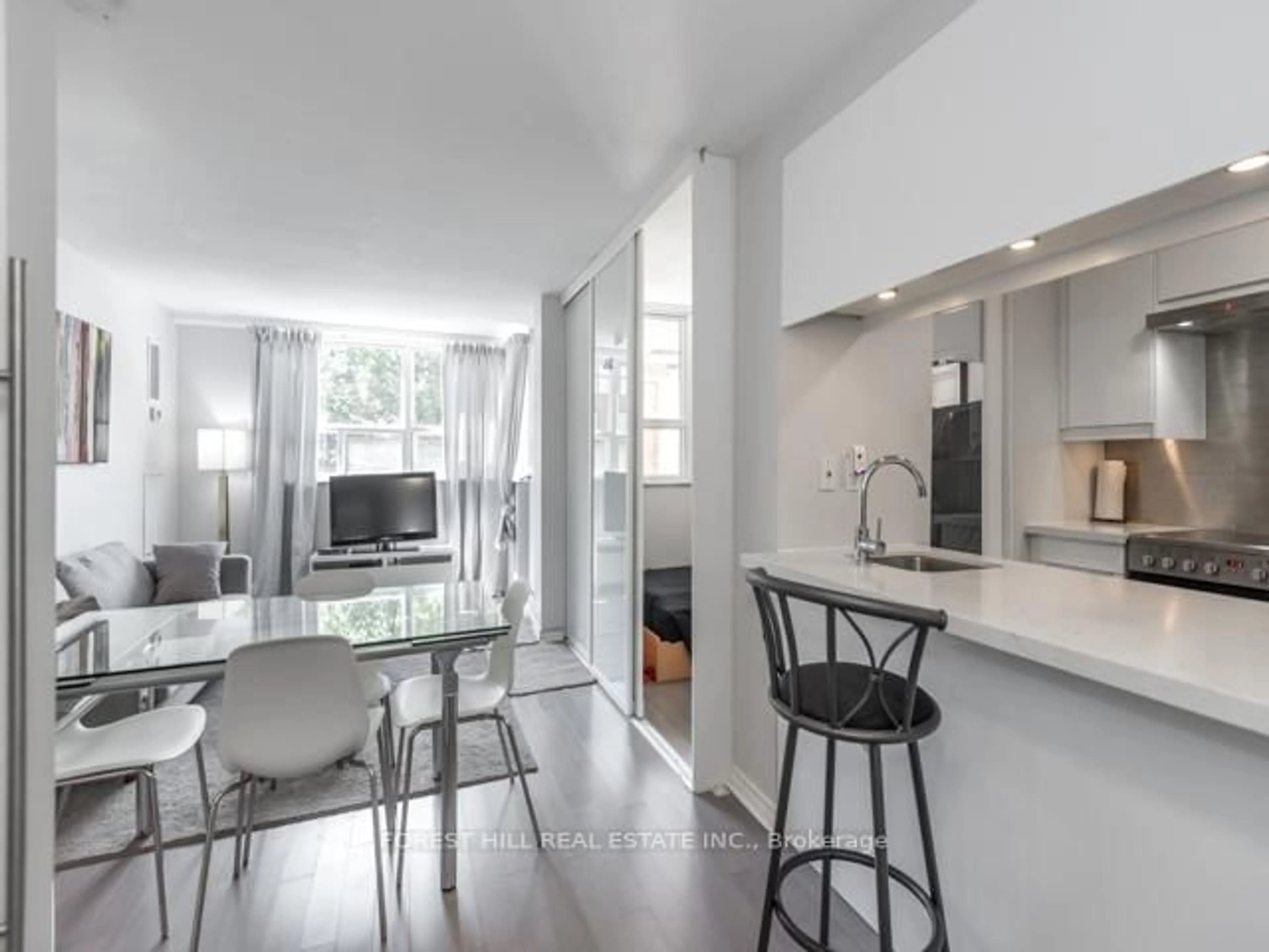 Open concept kitchen, unknown for 105 Mccaul St #202, Toronto Ontario M5T 2X4
