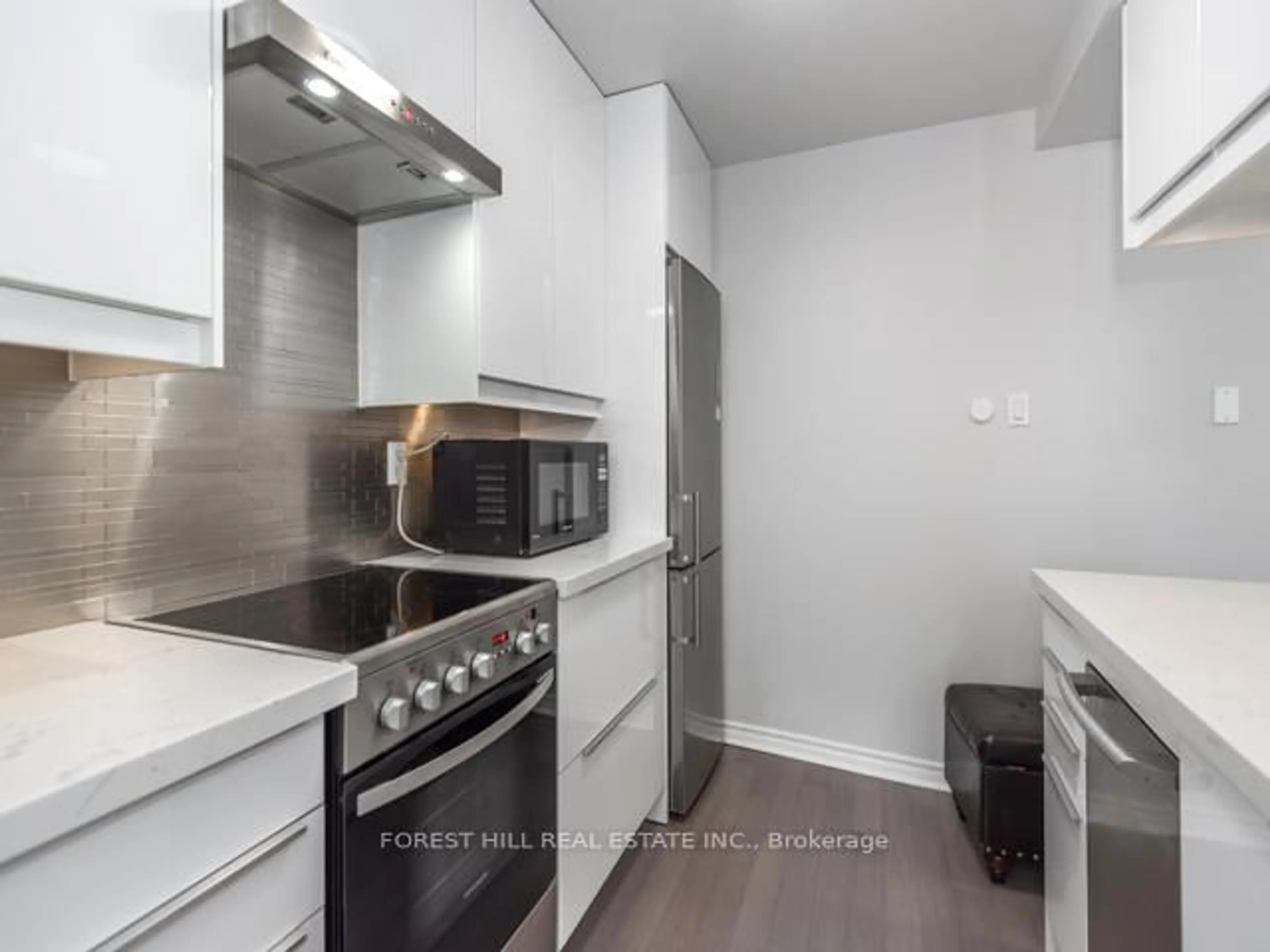 Standard kitchen, unknown for 105 Mccaul St #202, Toronto Ontario M5T 2X4