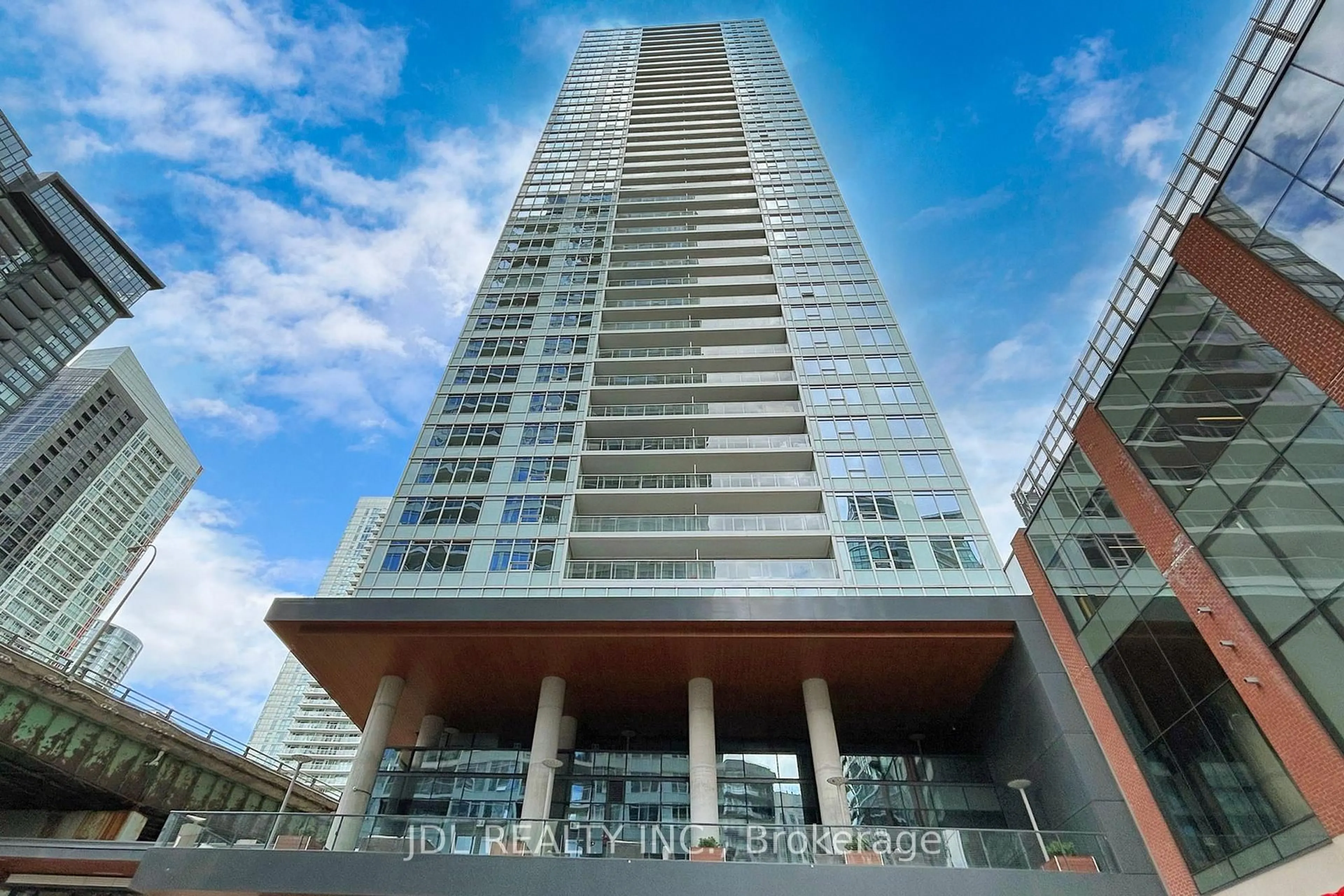 Indoor foyer for 17 Bathurst St #902, Toronto Ontario M5V 0N1