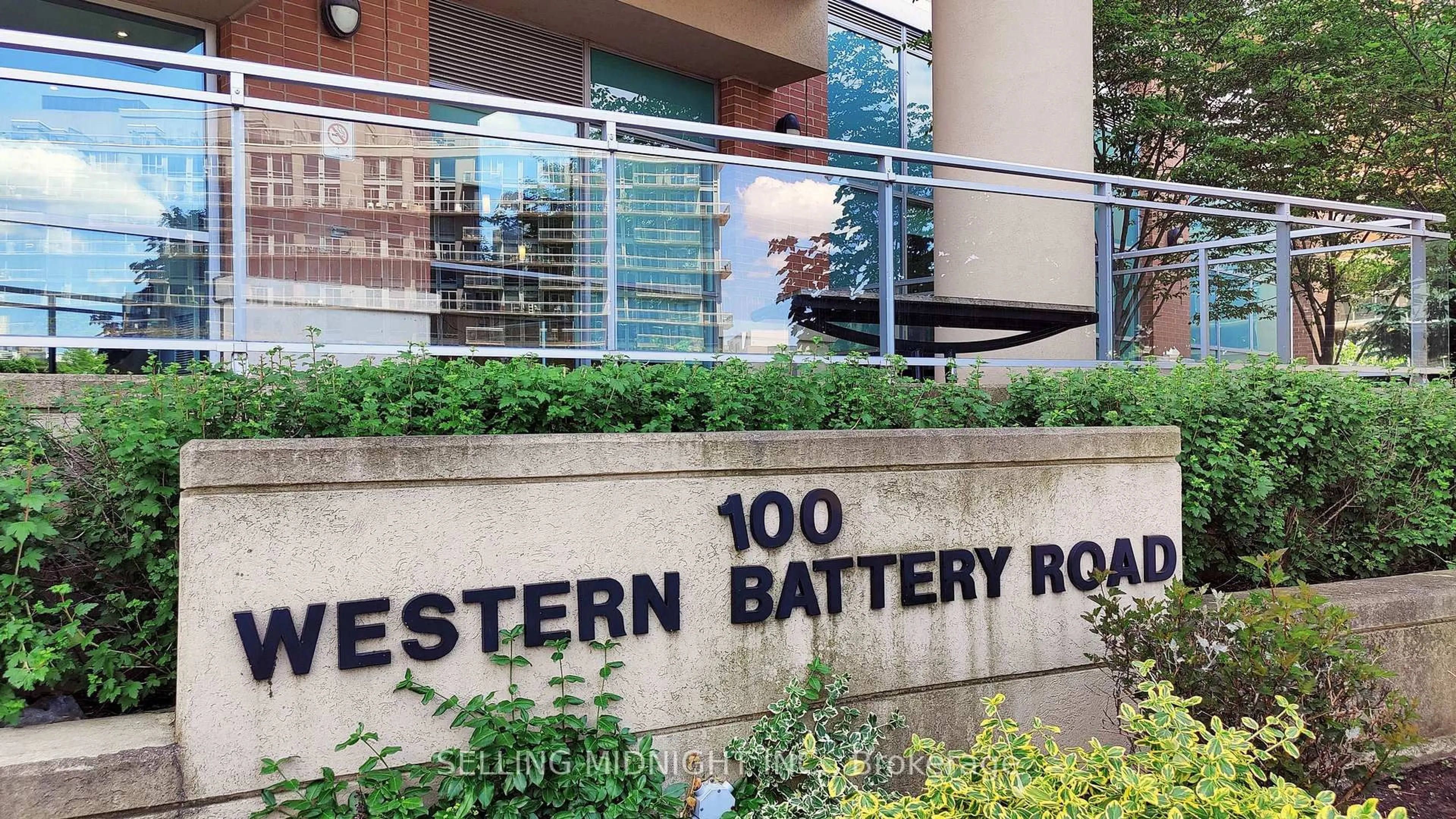 Unknown for 100 Western Battery Rd #711, Toronto Ontario M6K 3S2