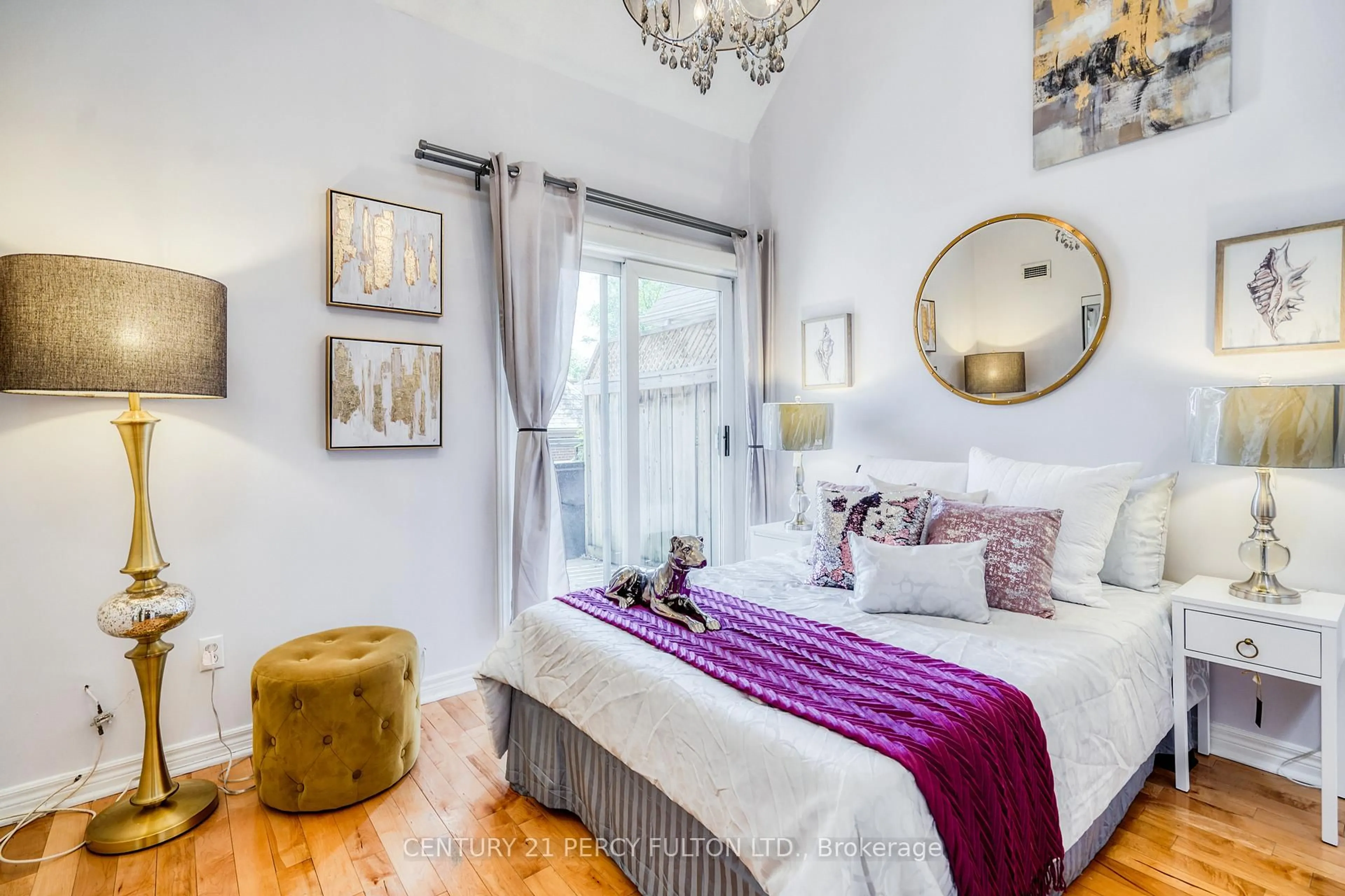 Bedroom with bed, wood/laminate floor for 232 St George St #TH22, Toronto Ontario M5R 2N5