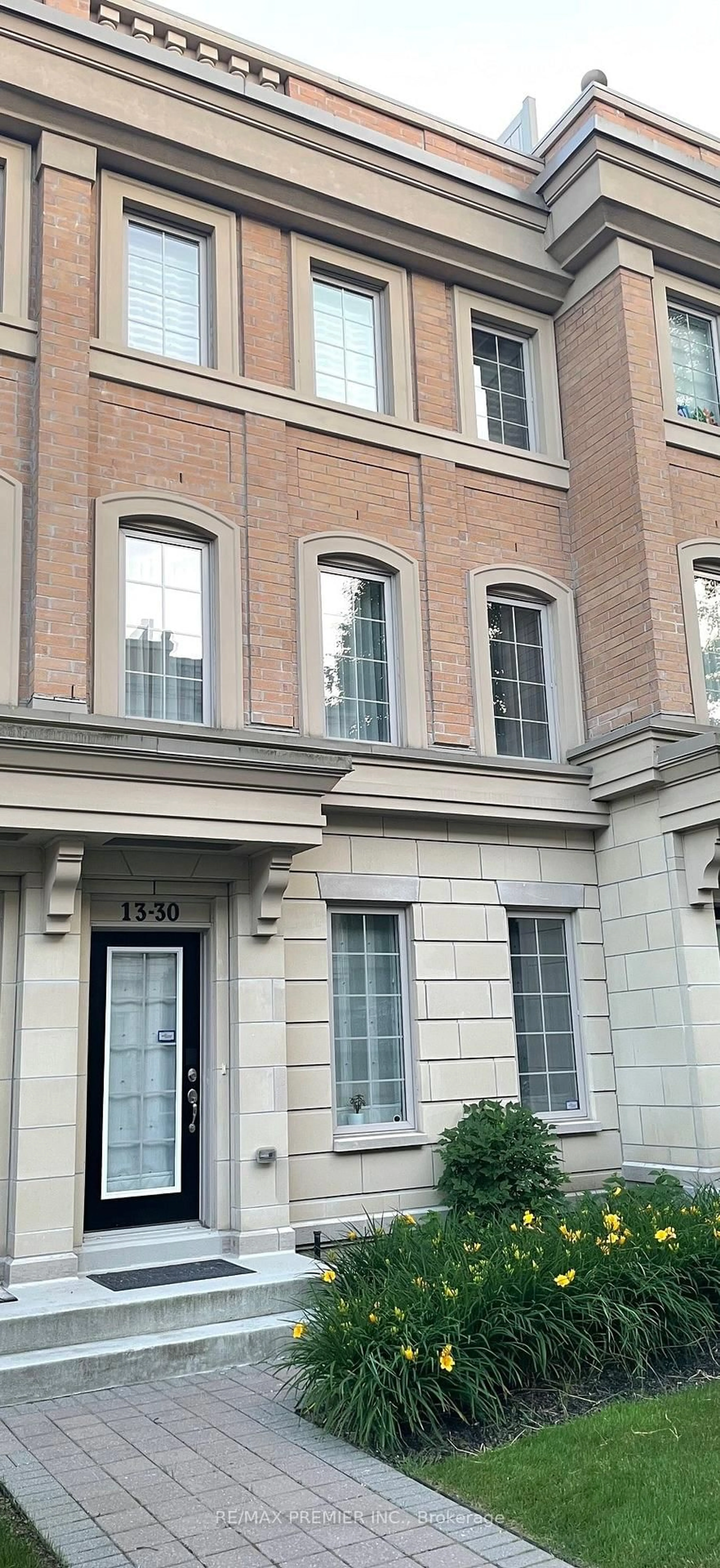 Home with brick exterior material, building for 30 Hargrave Lane #13, Toronto Ontario M4N 0A4