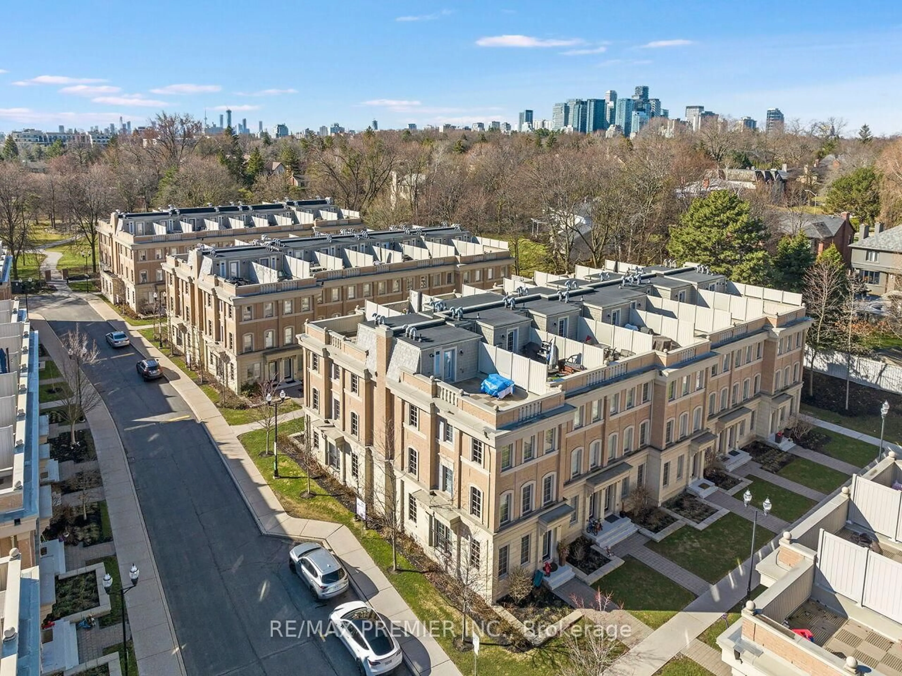 A pic from outside/outdoor area/front of a property/back of a property/a pic from drone, city buildings view from balcony for 30 Hargrave Lane #13, Toronto Ontario M4N 0A4