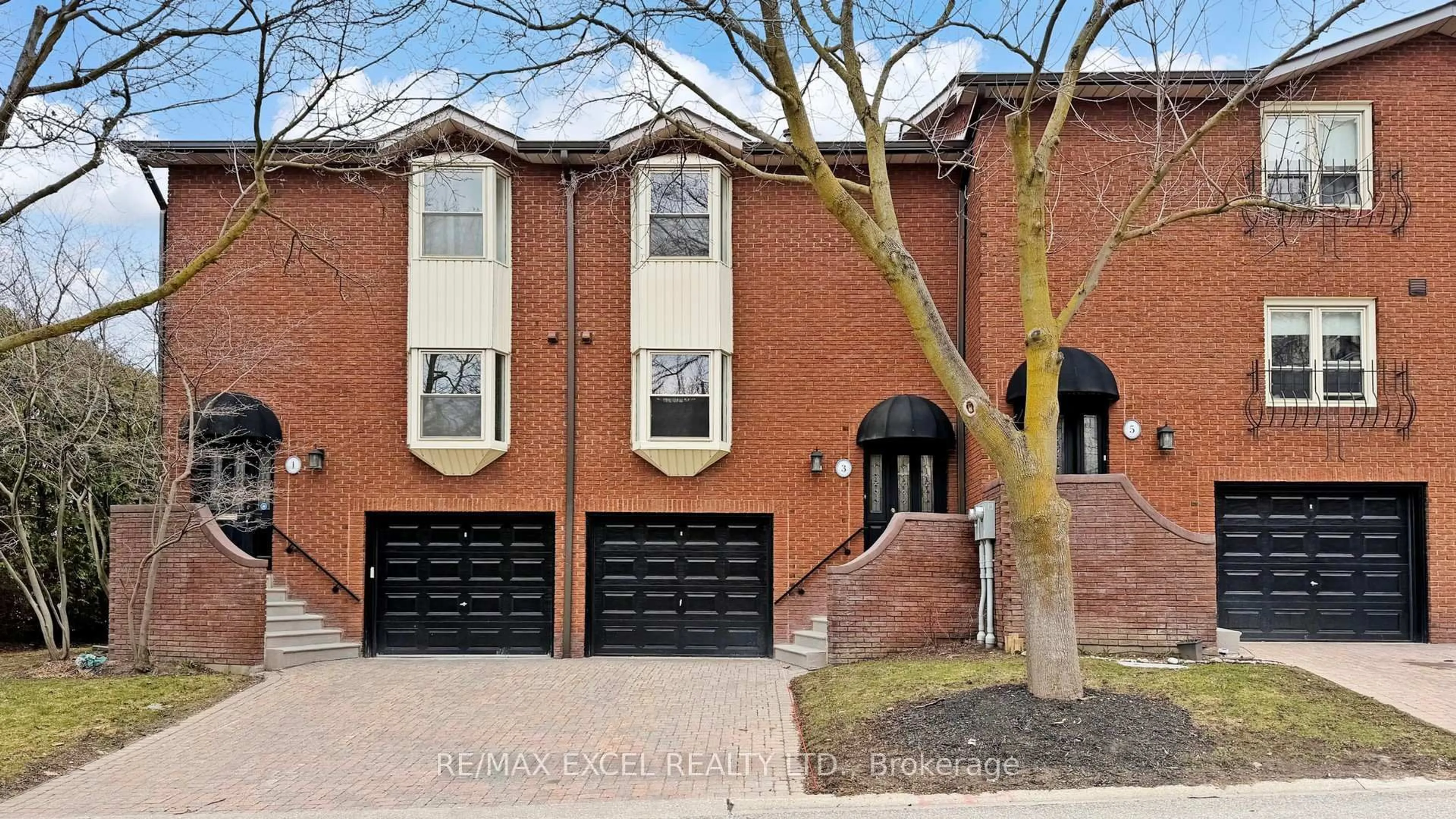Home with brick exterior material, street for 3 Red Maple Crt, Toronto Ontario M2K 2T4