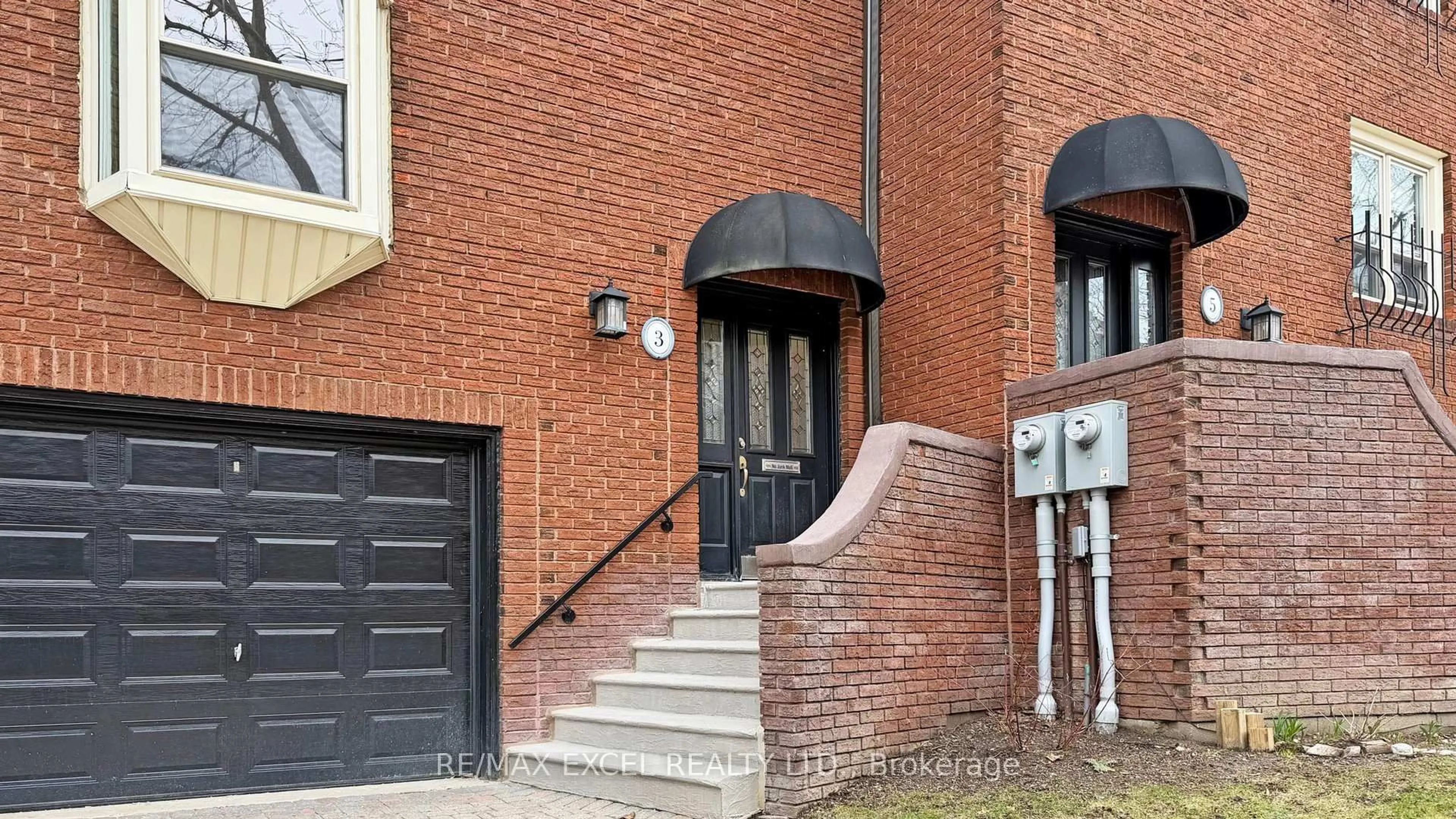 Home with brick exterior material, street for 3 Red Maple Crt, Toronto Ontario M2K 2T4