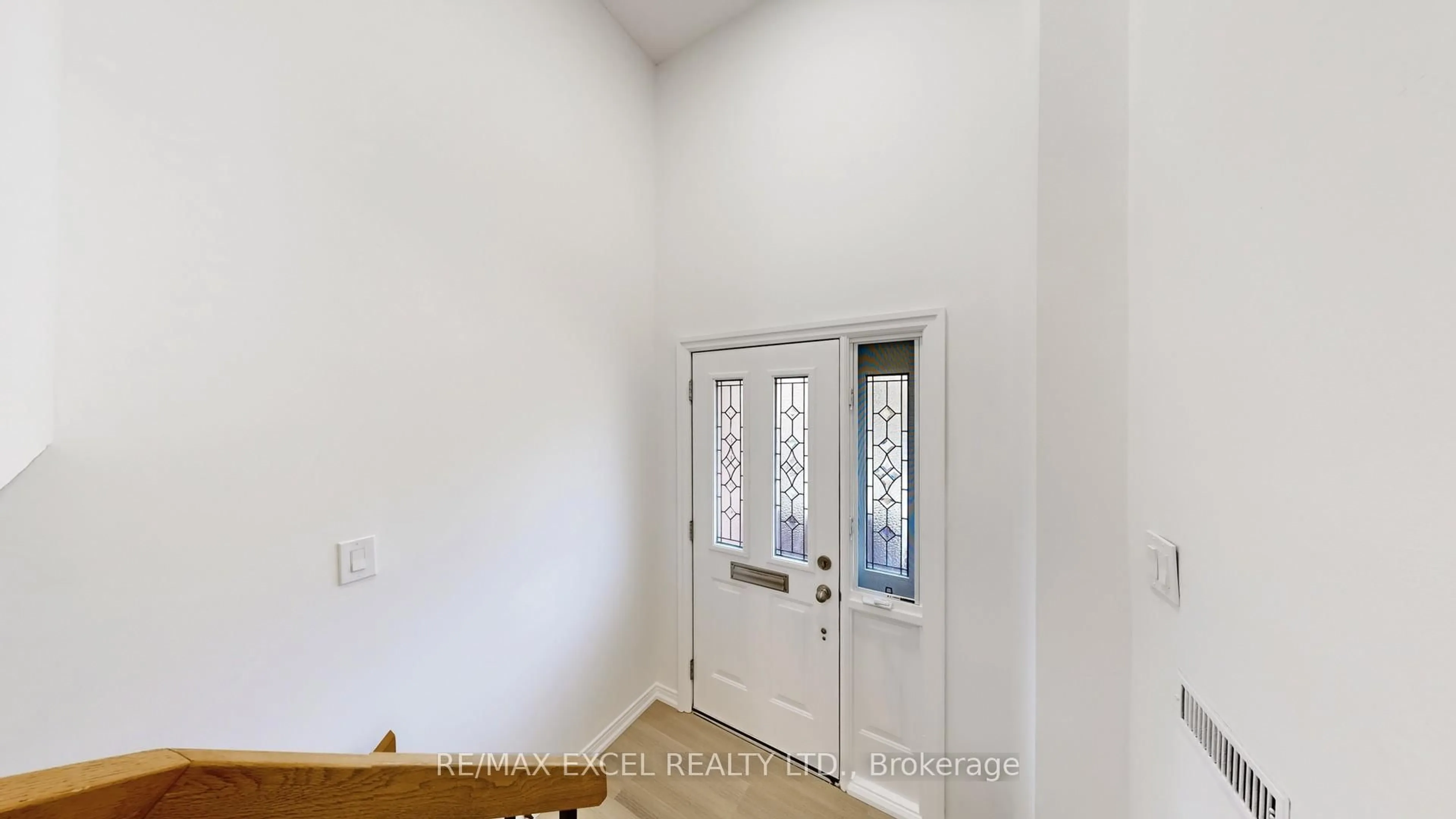 Indoor entryway for 3 Red Maple Crt, Toronto Ontario M2K 2T4