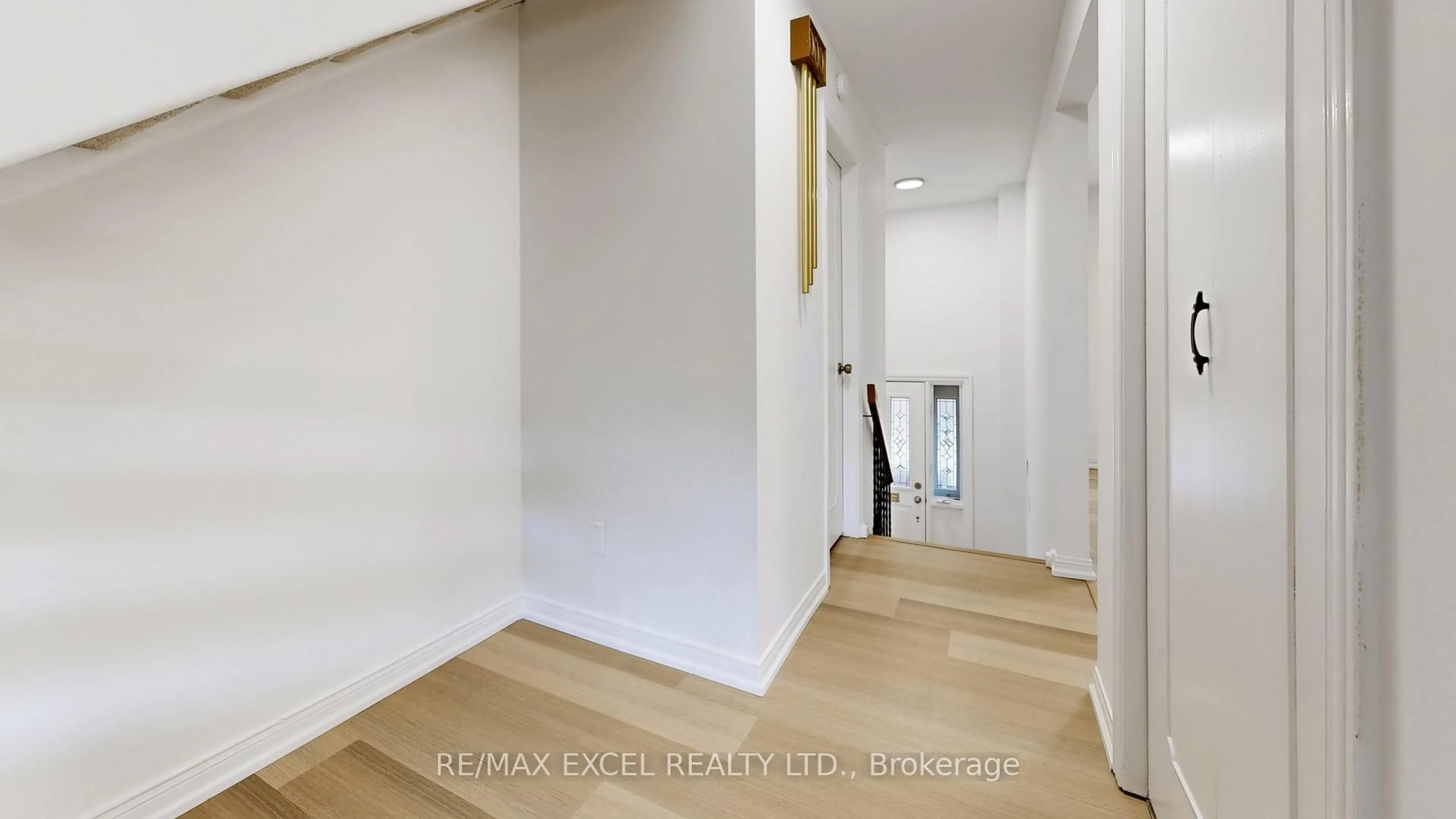 Indoor foyer for 3 Red Maple Crt, Toronto Ontario M2K 2T4