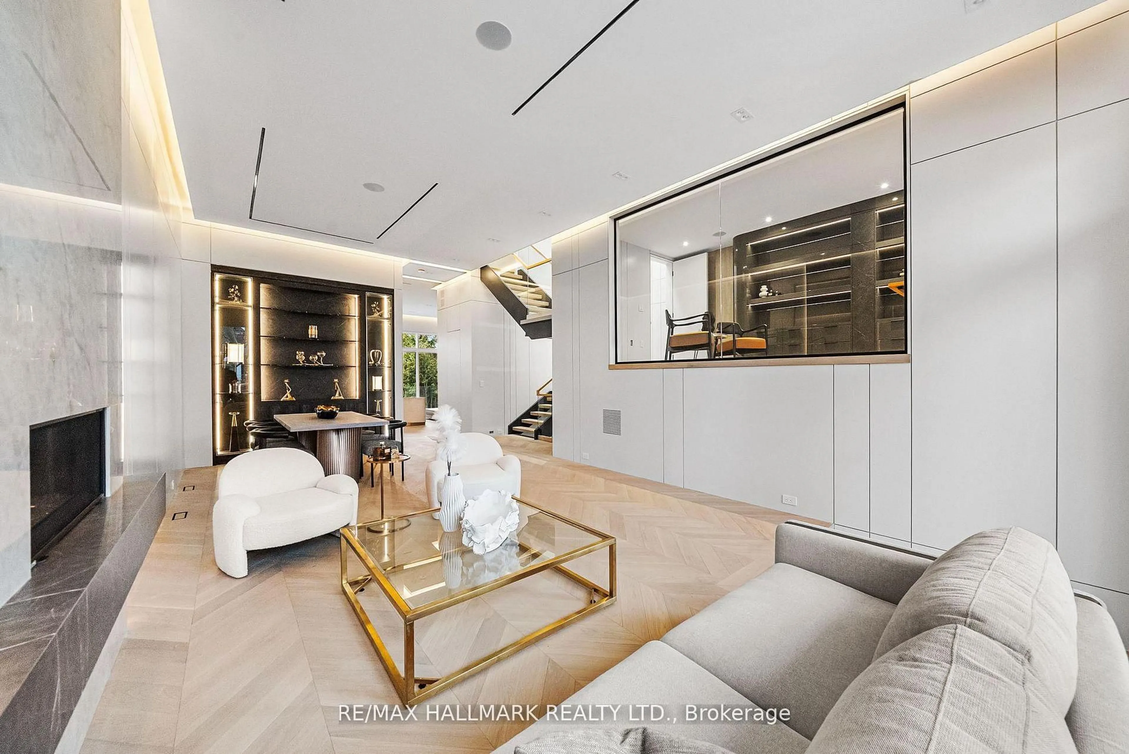 Unknown for 167 Parkhurst Blvd, Toronto Ontario M4G 2E9