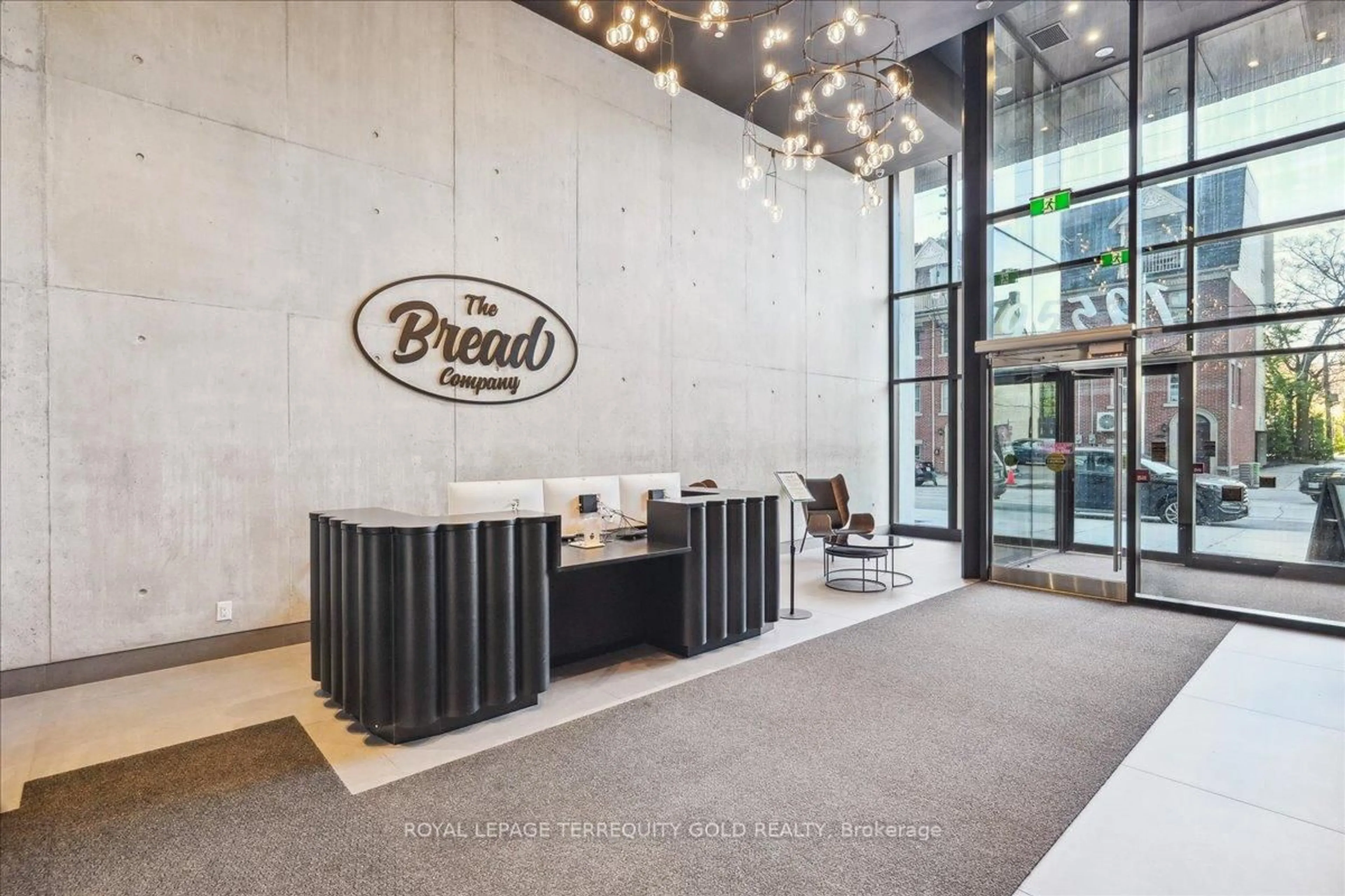 Indoor foyer for 195 McCaul St #2003, Toronto Ontario M5T 0E5