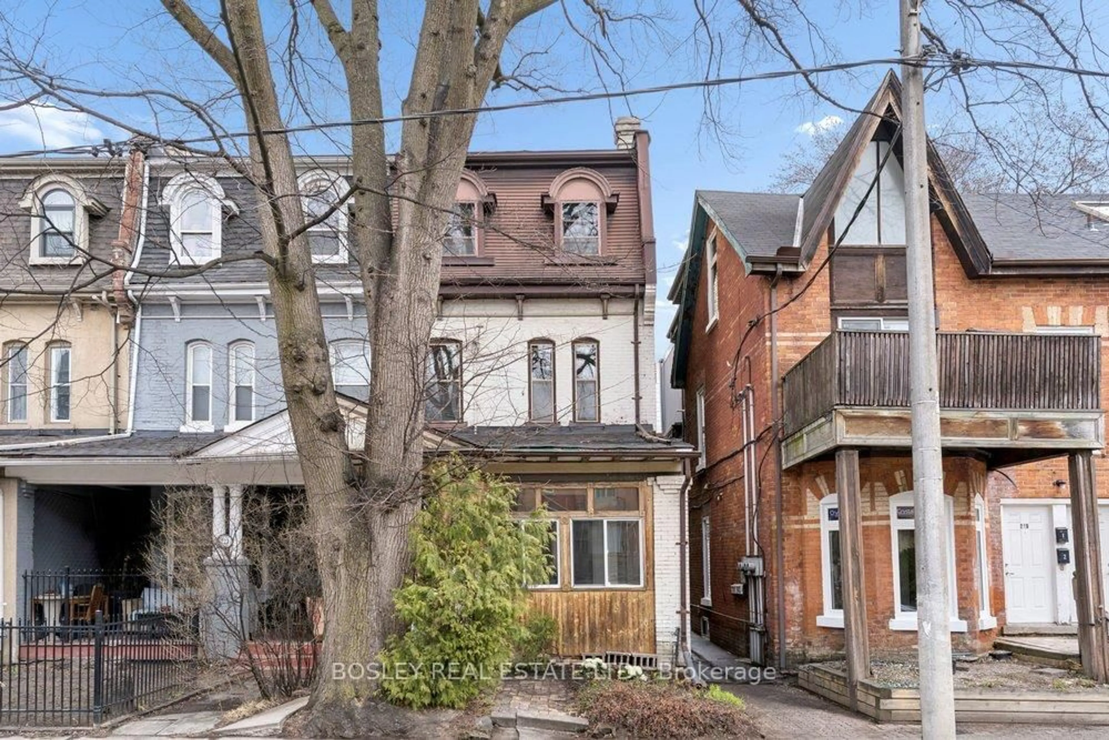 Home with brick exterior material, street for 221 Beverley St, Toronto Ontario M5T 1Z4