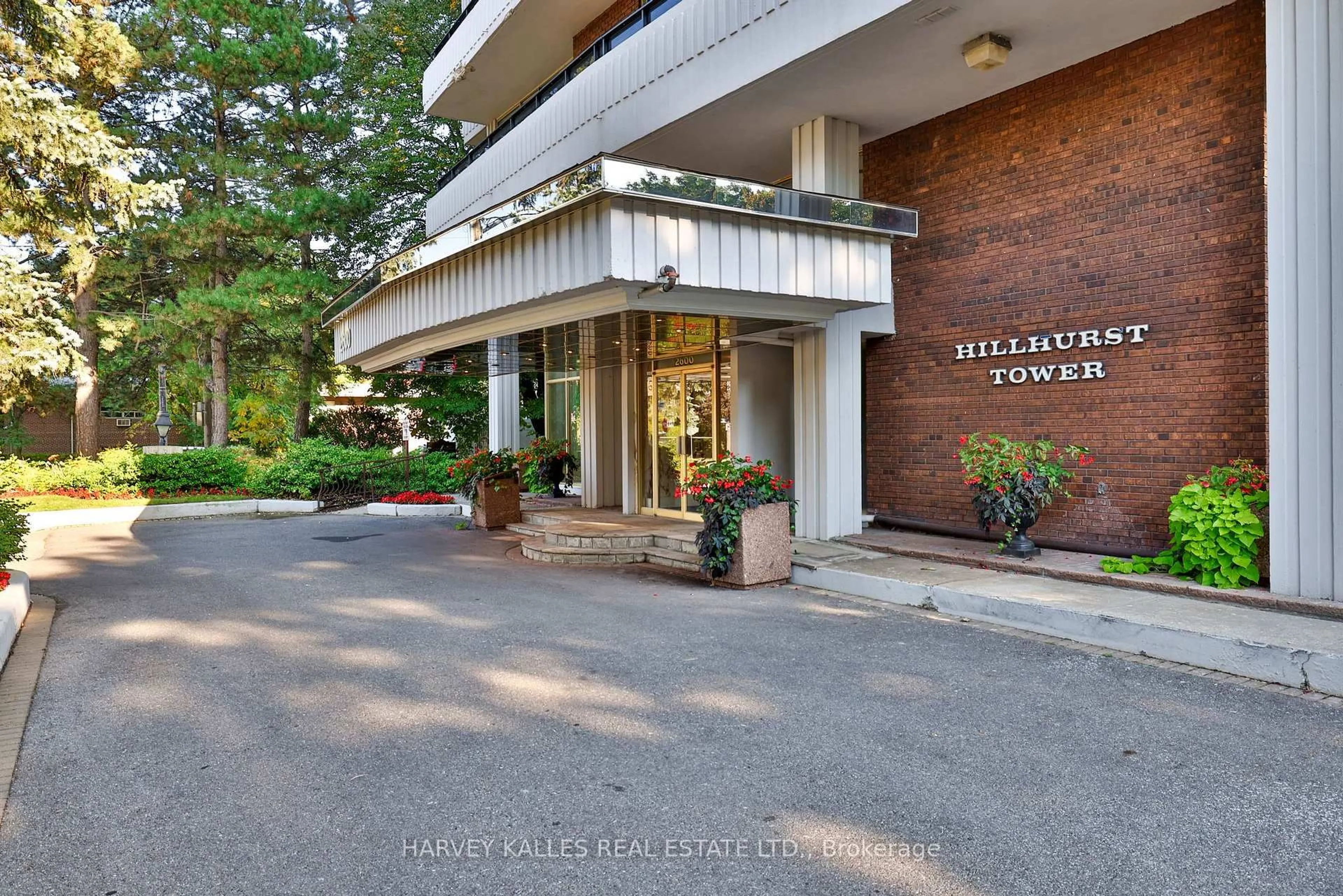 Indoor foyer for 2600 Bathurst St #1001, Toronto Ontario M6B 2Z4