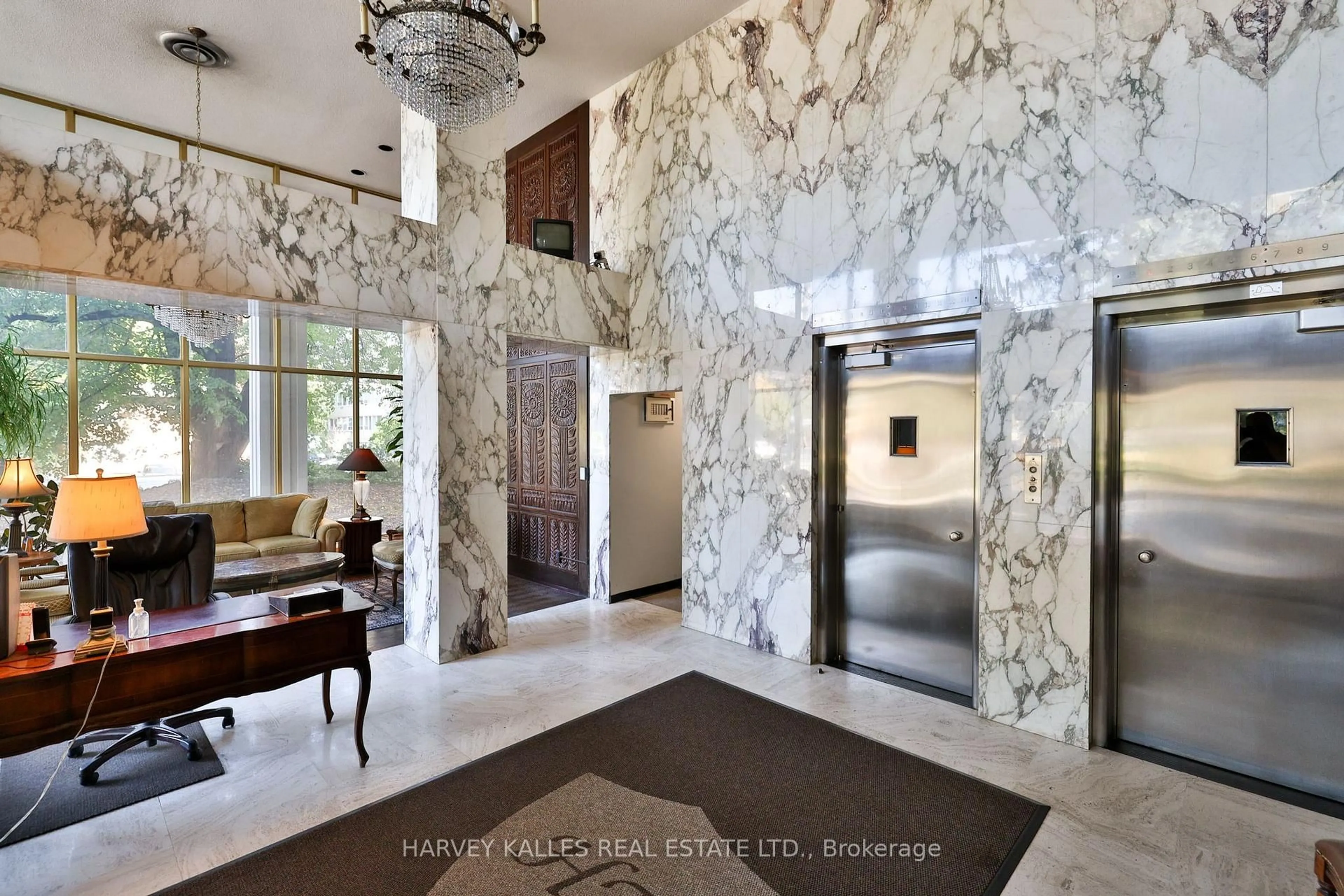 Indoor foyer for 2600 Bathurst St #1001, Toronto Ontario M6B 2Z4