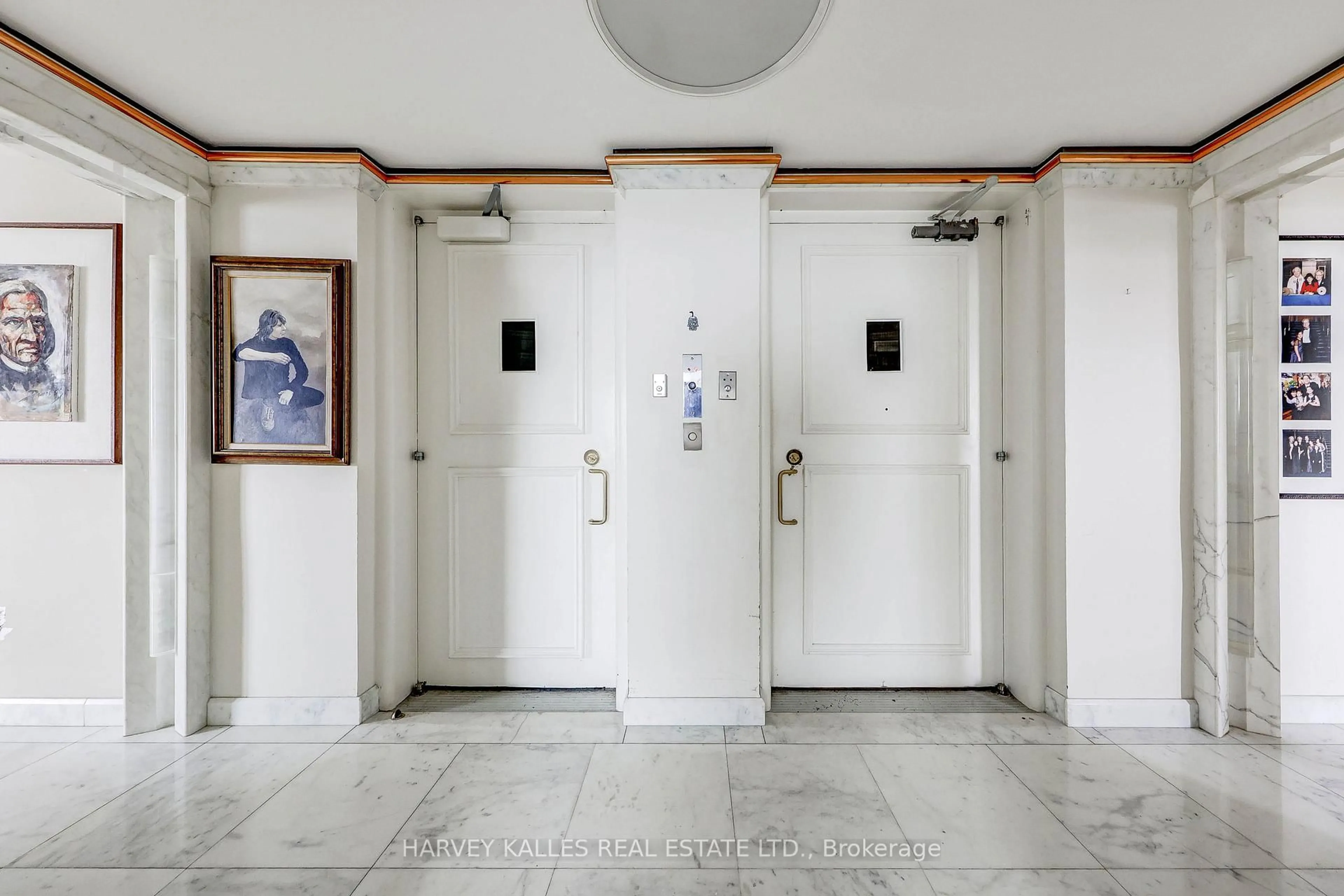 Indoor foyer for 2600 Bathurst St #1001, Toronto Ontario M6B 2Z4