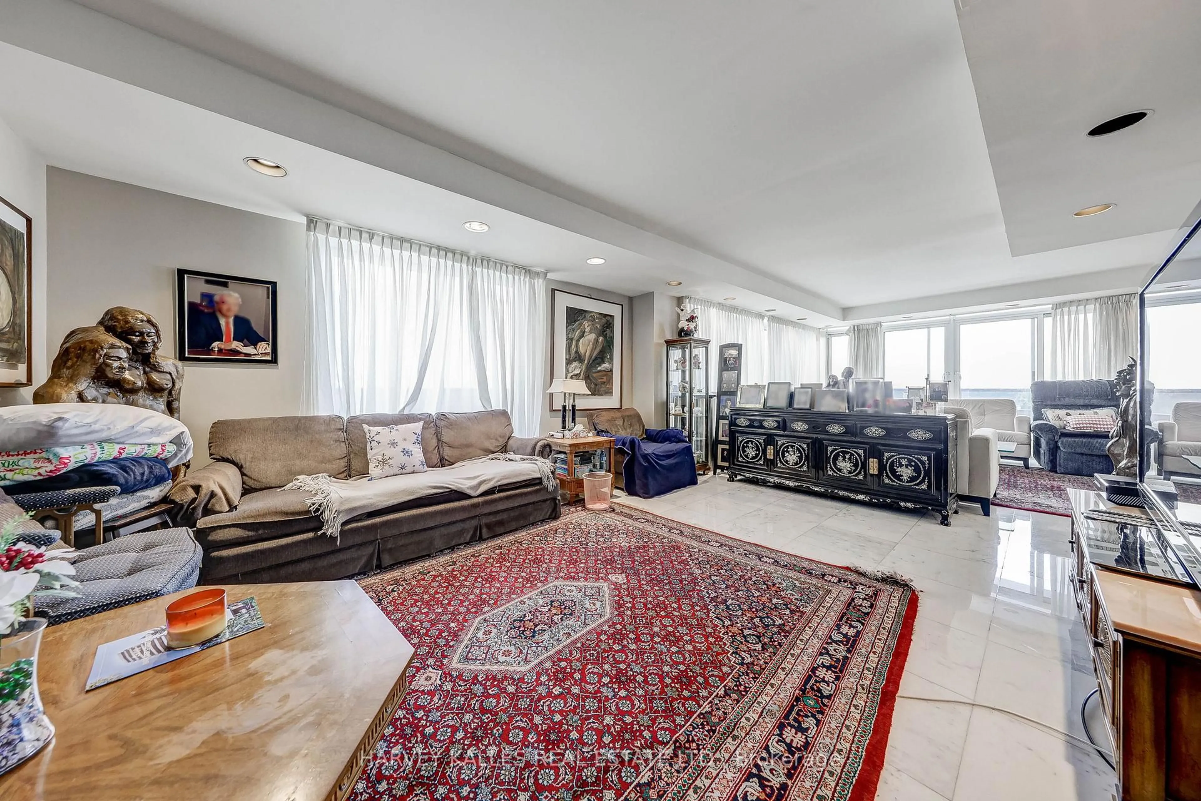 Living room with furniture, unknown for 2600 Bathurst St #1001, Toronto Ontario M6B 2Z4