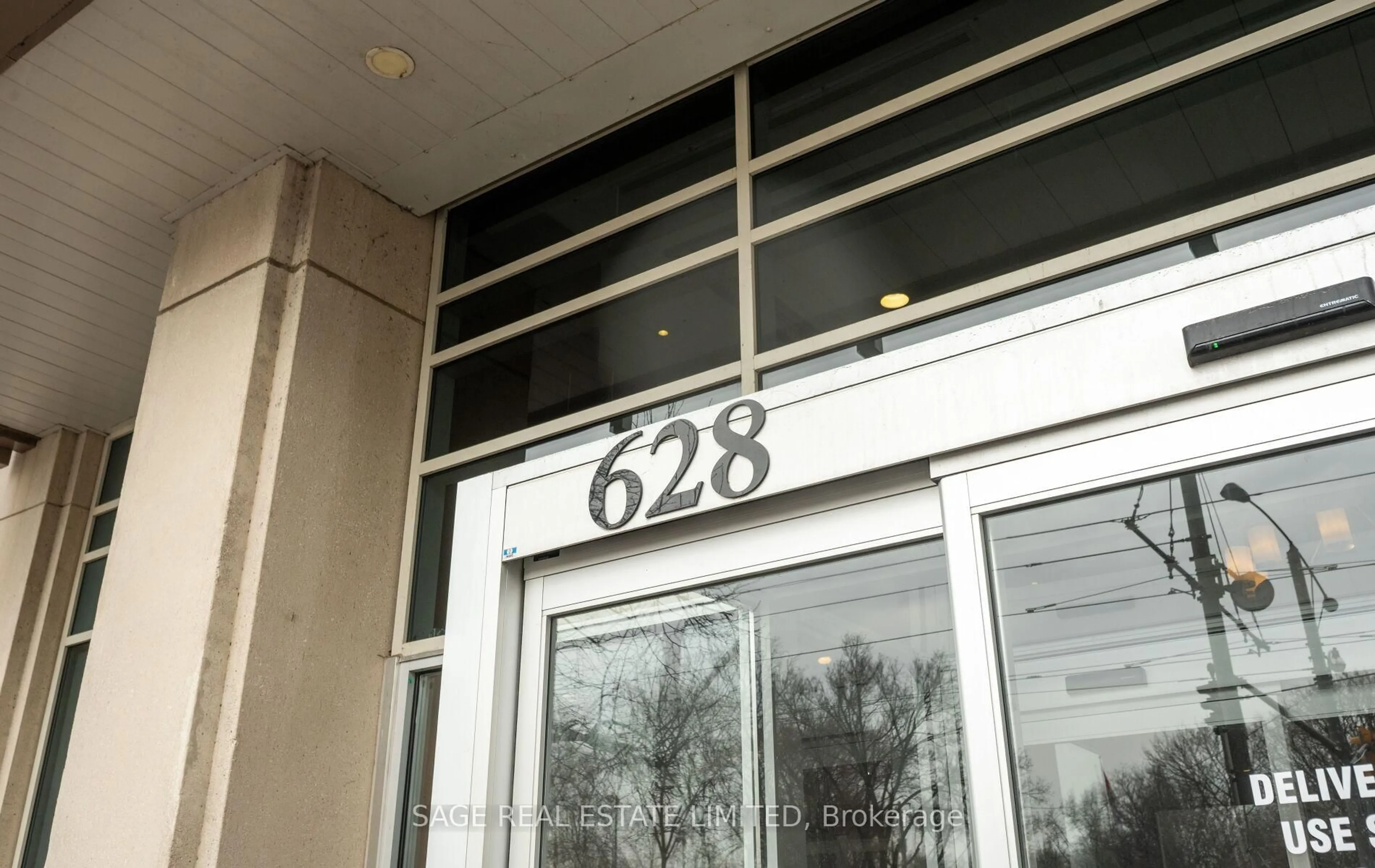 Indoor foyer for 628 Fleet St #506, Toronto Ontario M5V 1A8