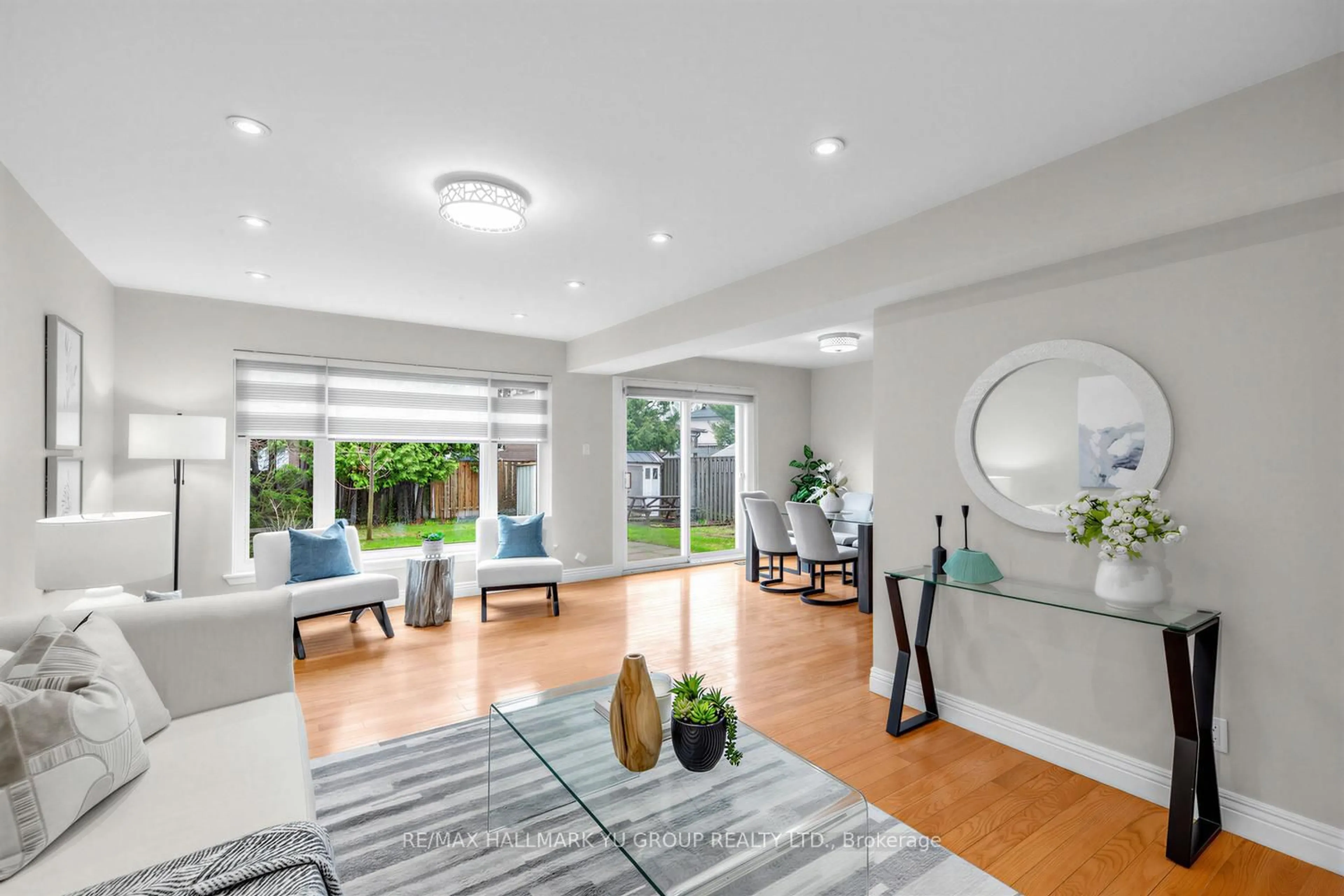 Living room with furniture, unknown for 9 Clydesdale Dr, Toronto Ontario M2J 3N1