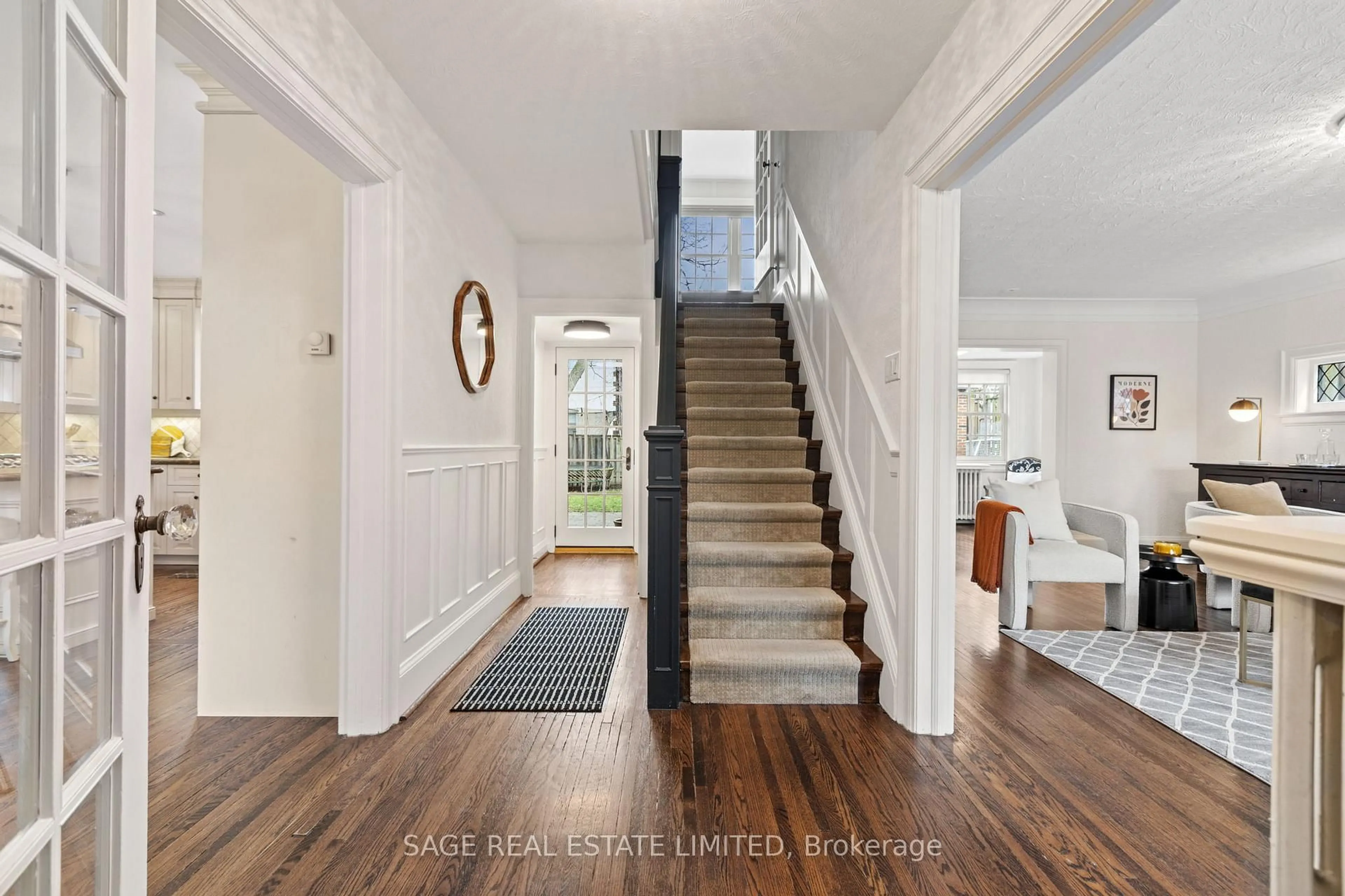 Indoor entryway for 85 Weybourne Cres, Toronto Ontario M4N 2R6