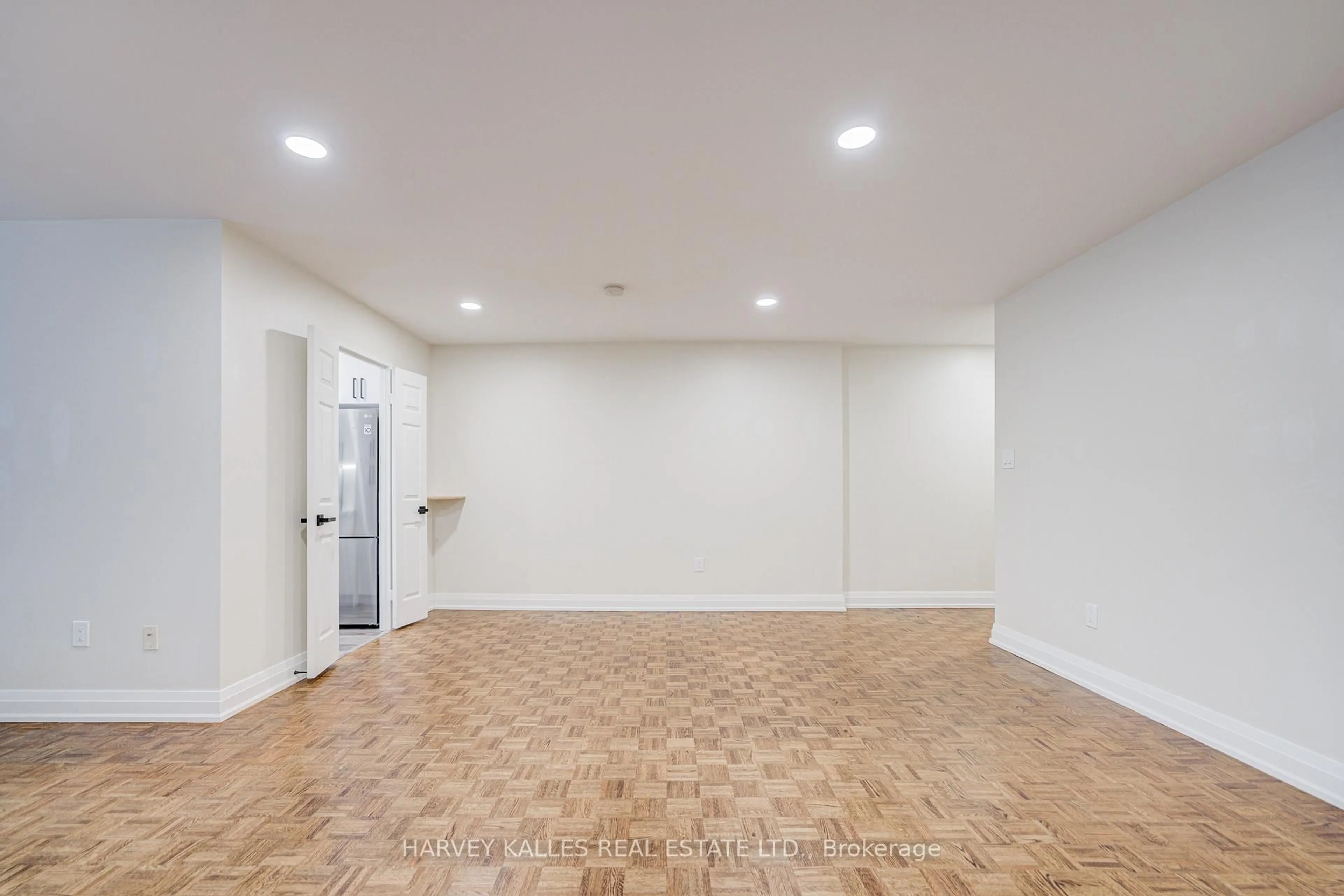 A pic of a room for 3000 Bathurst St #109, Toronto Ontario M6B 3B4