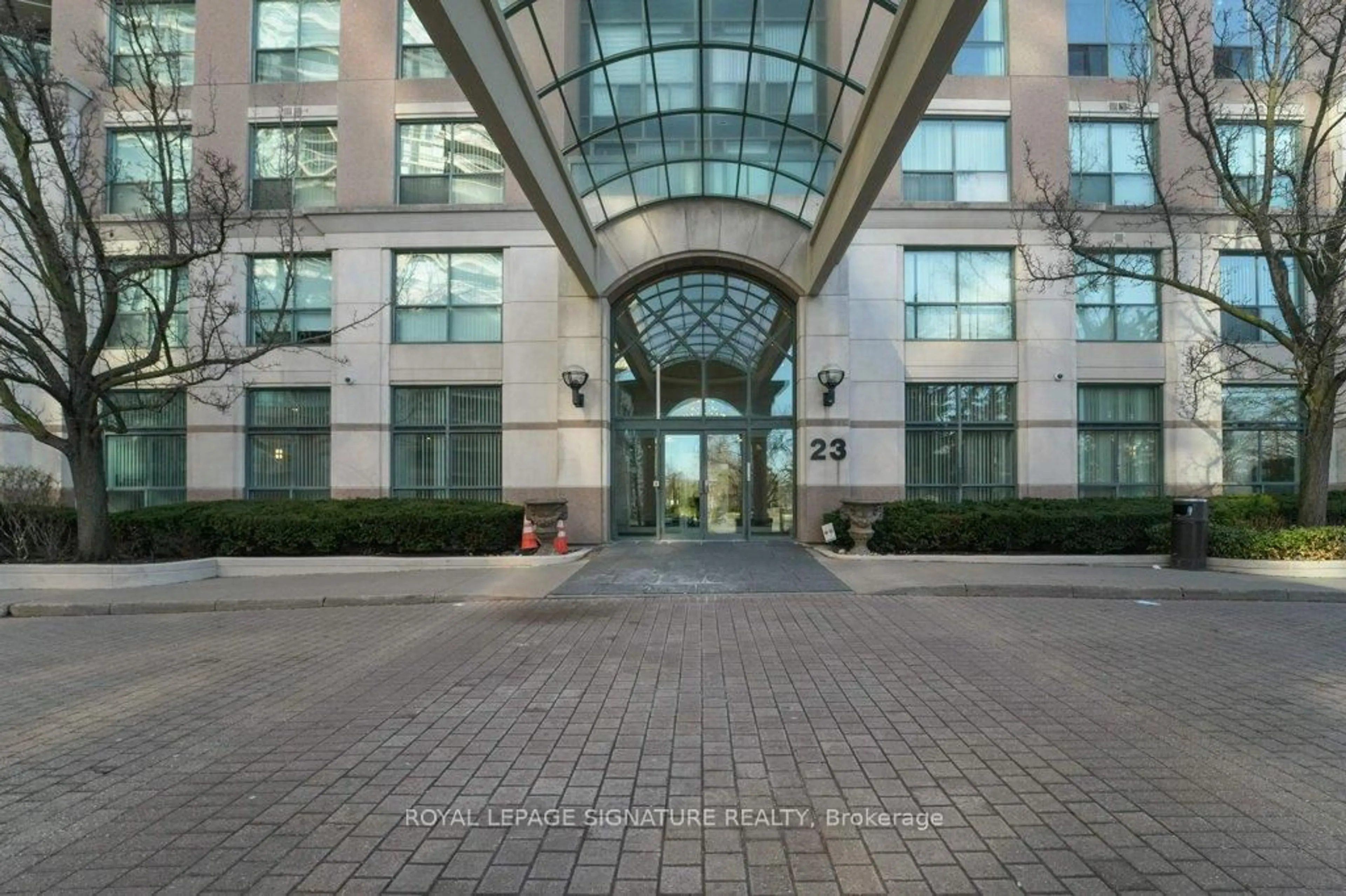 Indoor foyer for 23 Lorraine Dr #717, Toronto Ontario M2N 6Z6