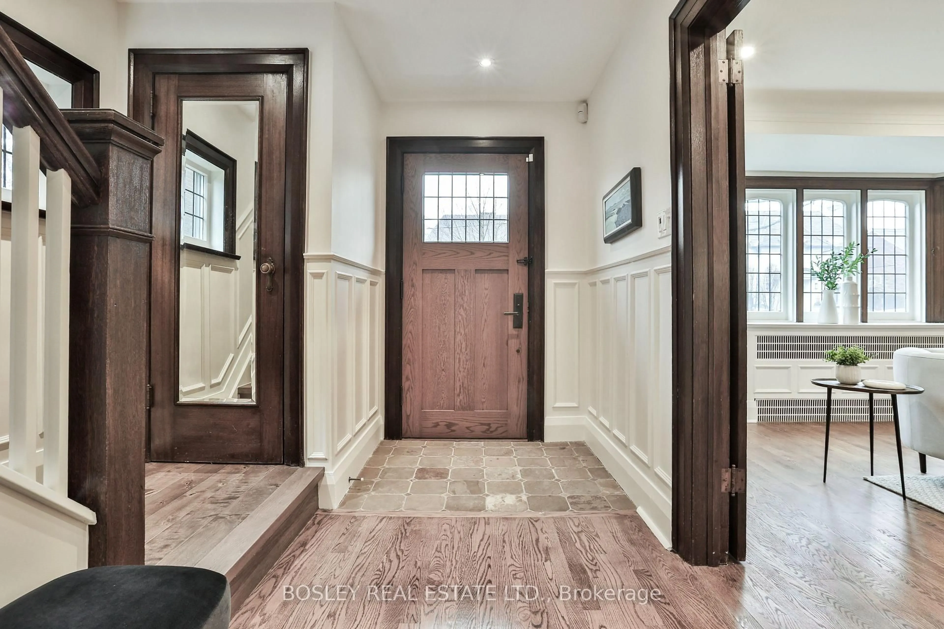Indoor entryway for 268 Glengrove Ave, Toronto Ontario M5N 1W2