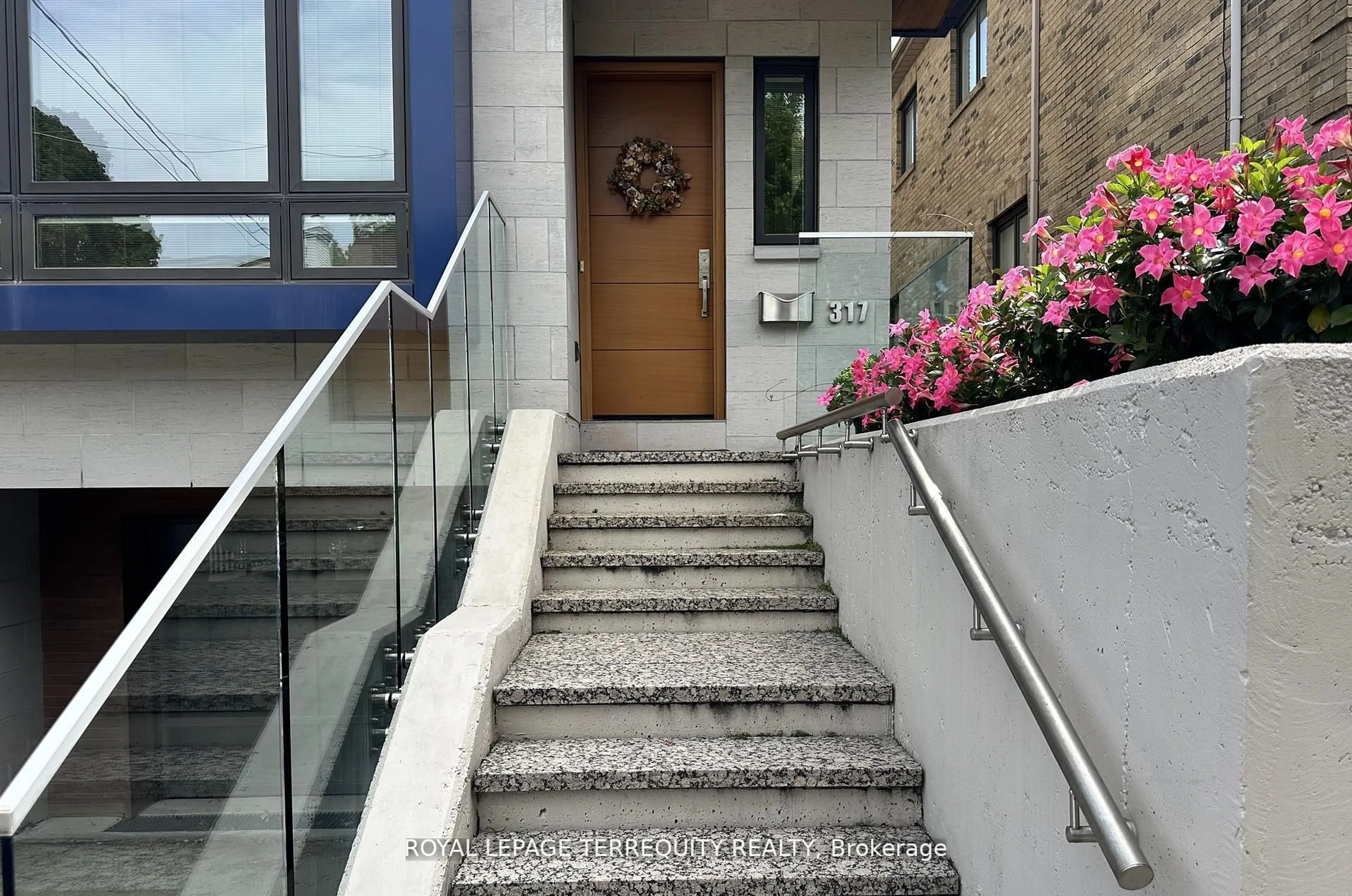 Stairs for 317 Keewatin Ave, Toronto Ontario M4P 2A4