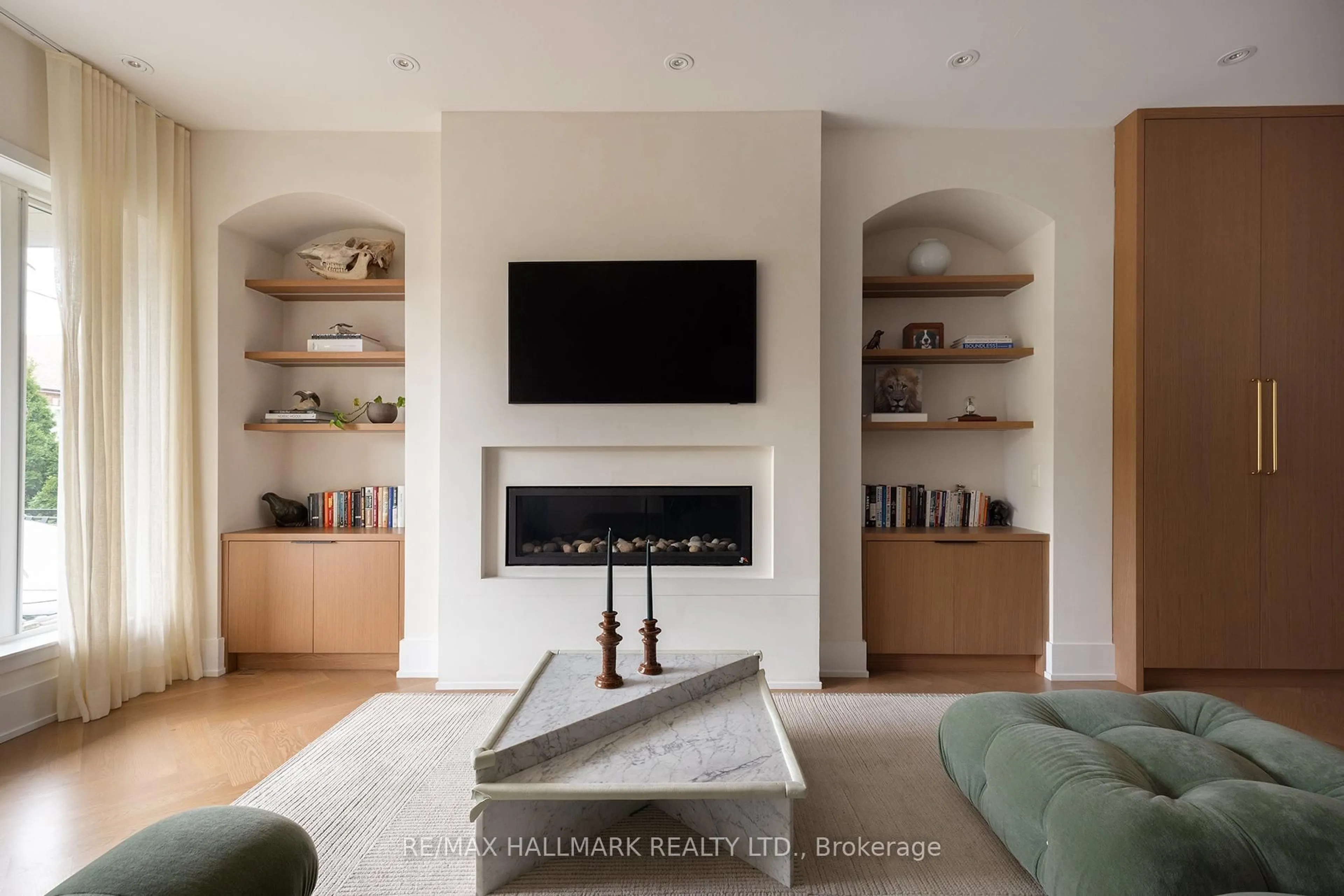 Living room with furniture, unknown for 18 Foxley St, Toronto Ontario M6J 1R1