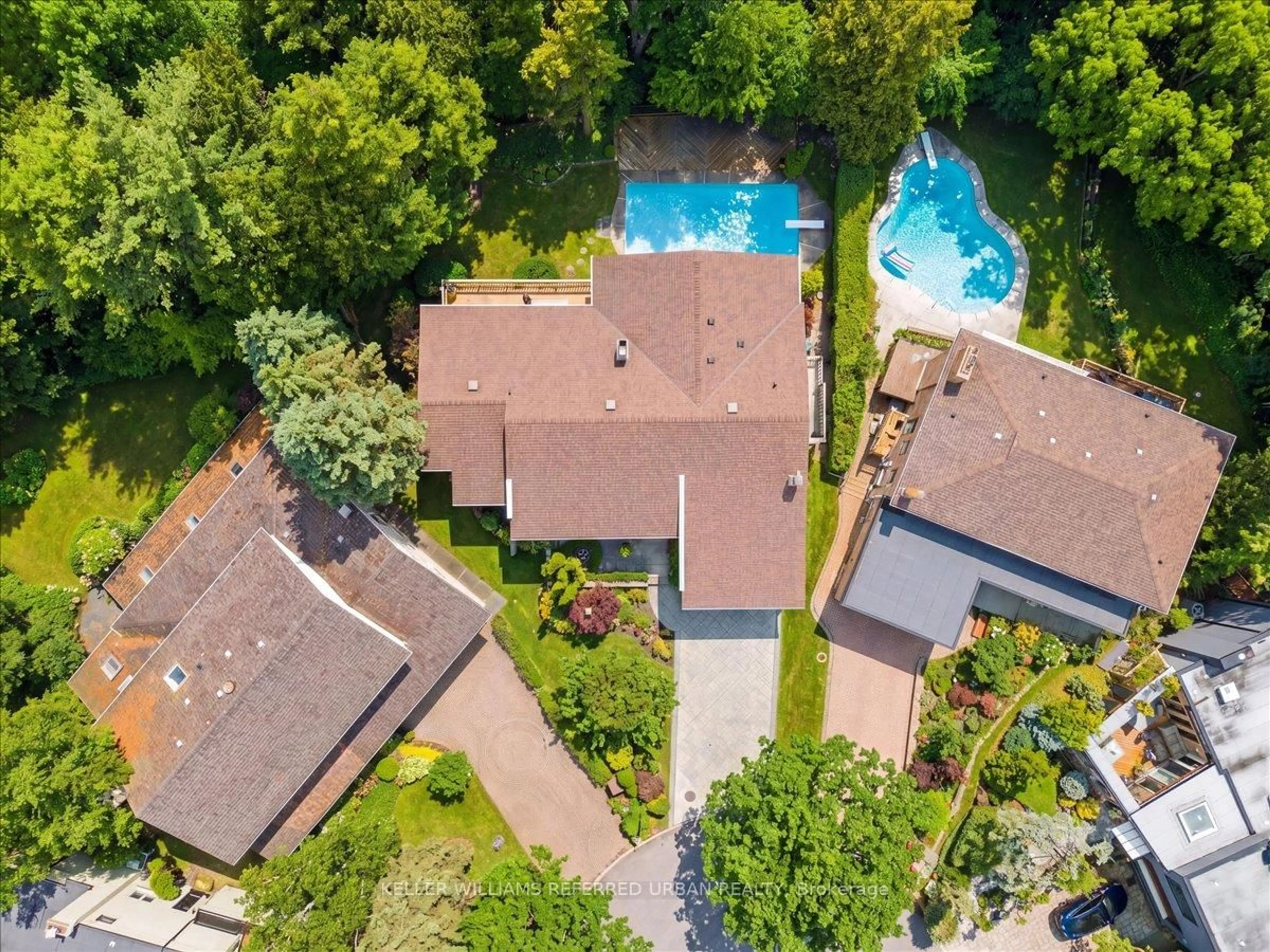 A pic from outside/outdoor area/front of a property/back of a property/a pic from drone, street for 31 Janus Crt, Toronto Ontario M2H 1S3