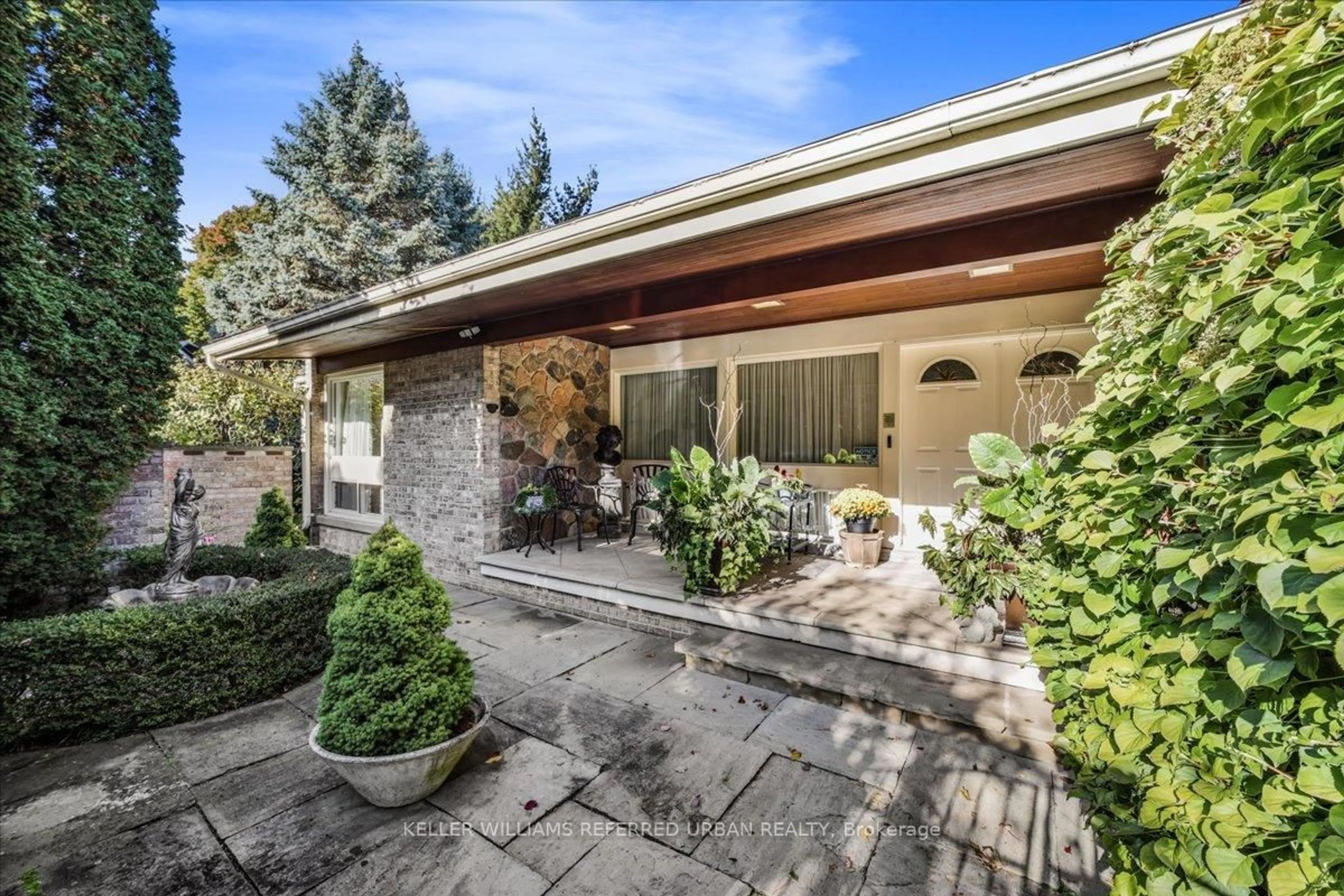 Patio, street for 31 Janus Crt, Toronto Ontario M2H 1S3