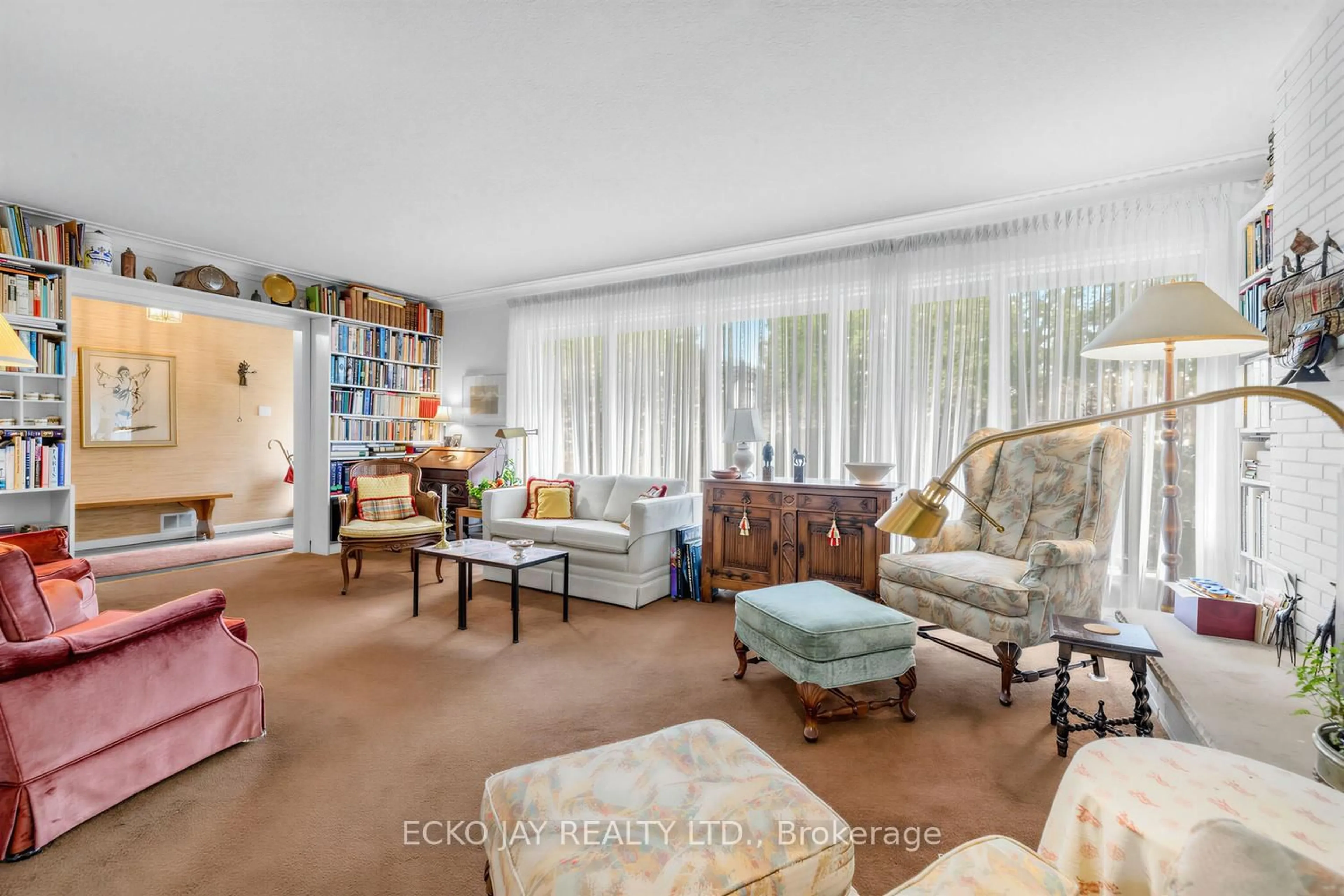 Living room with furniture, unknown for 5 Bixby Crt, Toronto Ontario M3B 1H2